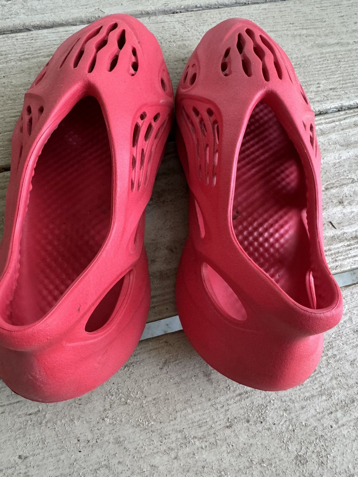 Adidas adidas Yeezy Foam RNNR Vermillion Size US 8 / EU 41 - 3 Thumbnail