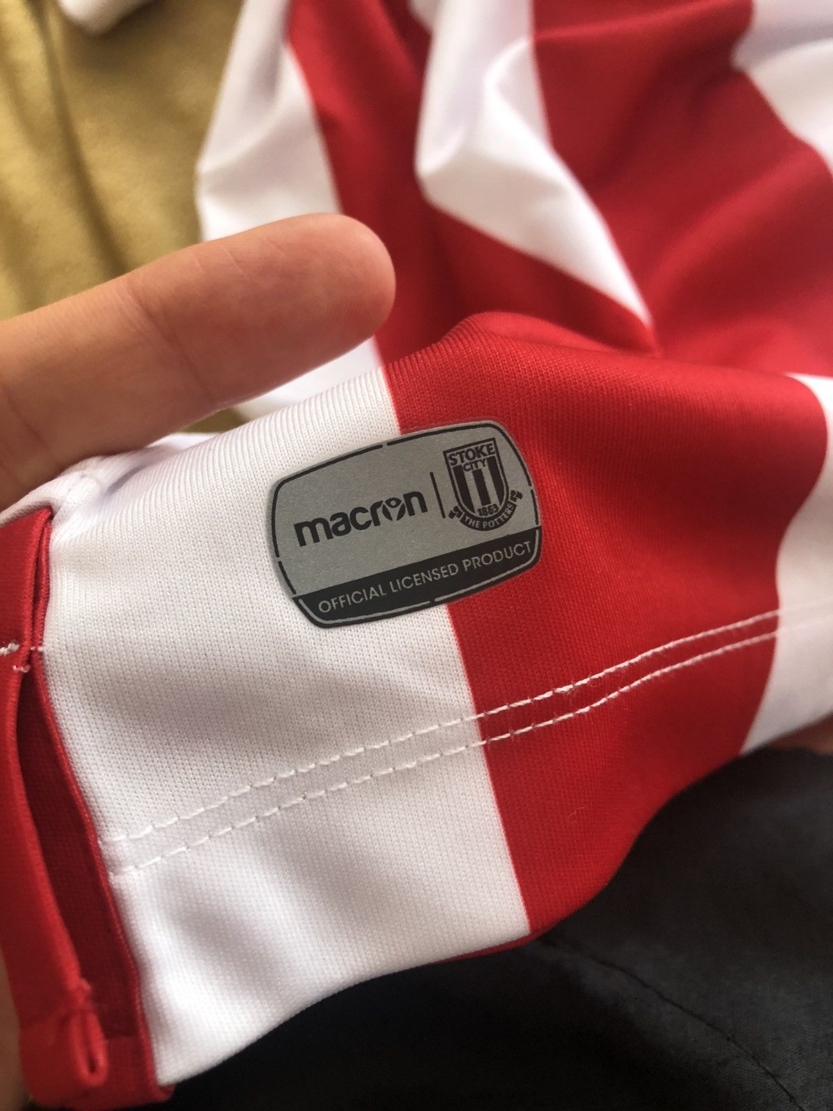 Vintage STOKE CITY VINTAGE FOOTBALL SOCCER ENGLAND JERSEY SHIRT Size US S / EU 44-46 / 1 - 8 Thumbnail
