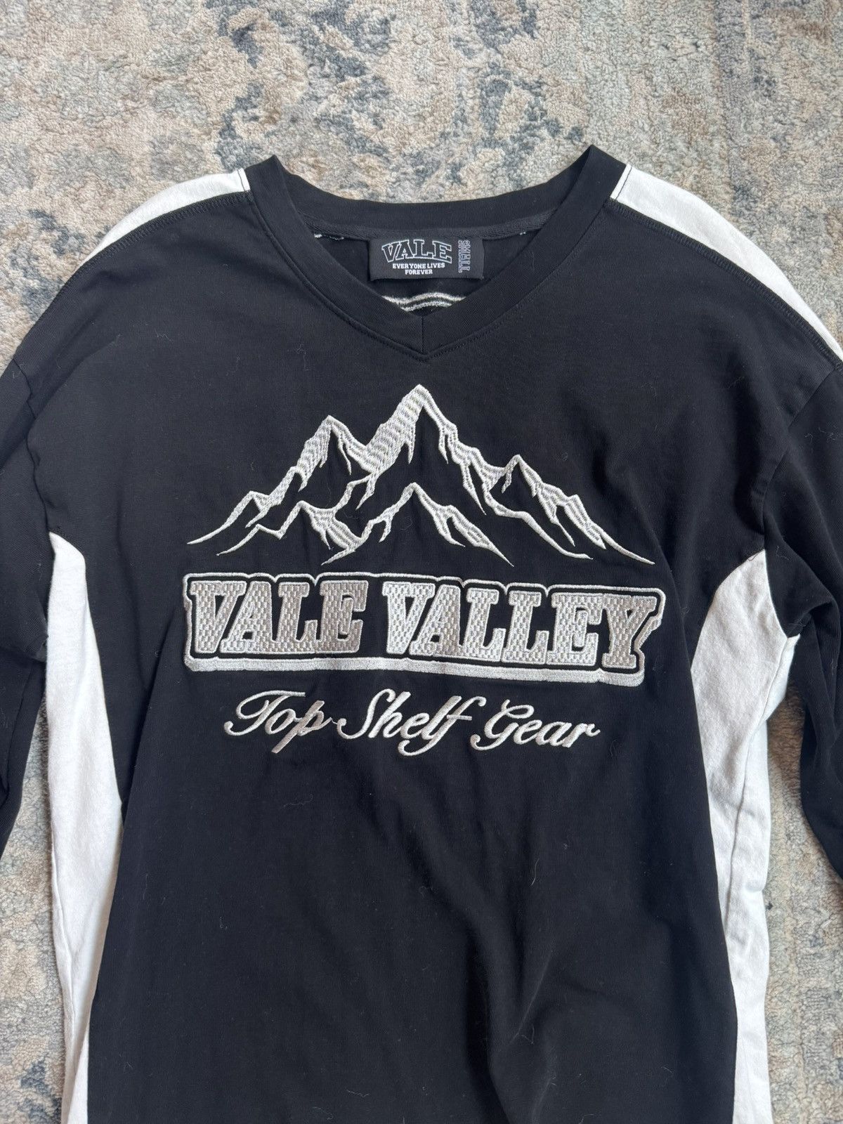 Vale Vale valley top shelf gear long sleeve Size US S / EU 44-46 / 1 - 3 Thumbnail