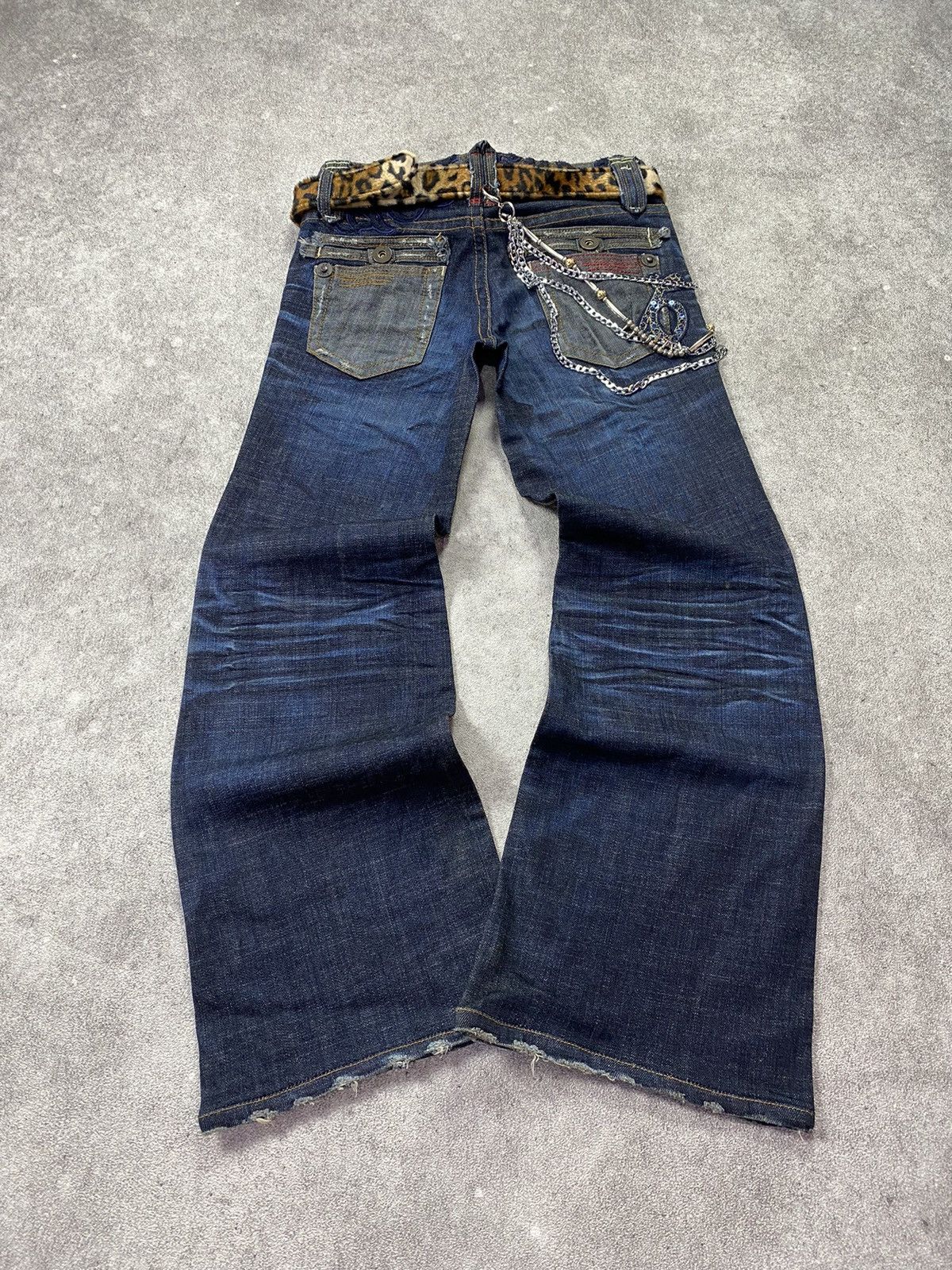 If Six Was Nine × Japanese Brand × Le Grande Bleu (L.G.B.) 2000s A6 Distressed Wash Super Flare Jean Size US 29 - 2 Thumbnail