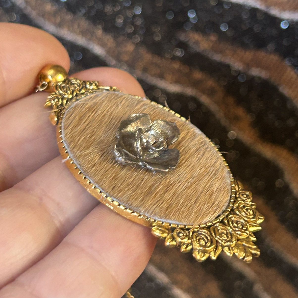Handmade Handcrafted cowhide rose cameo pendant on chain necklace Size ONE SIZE - 6 Thumbnail