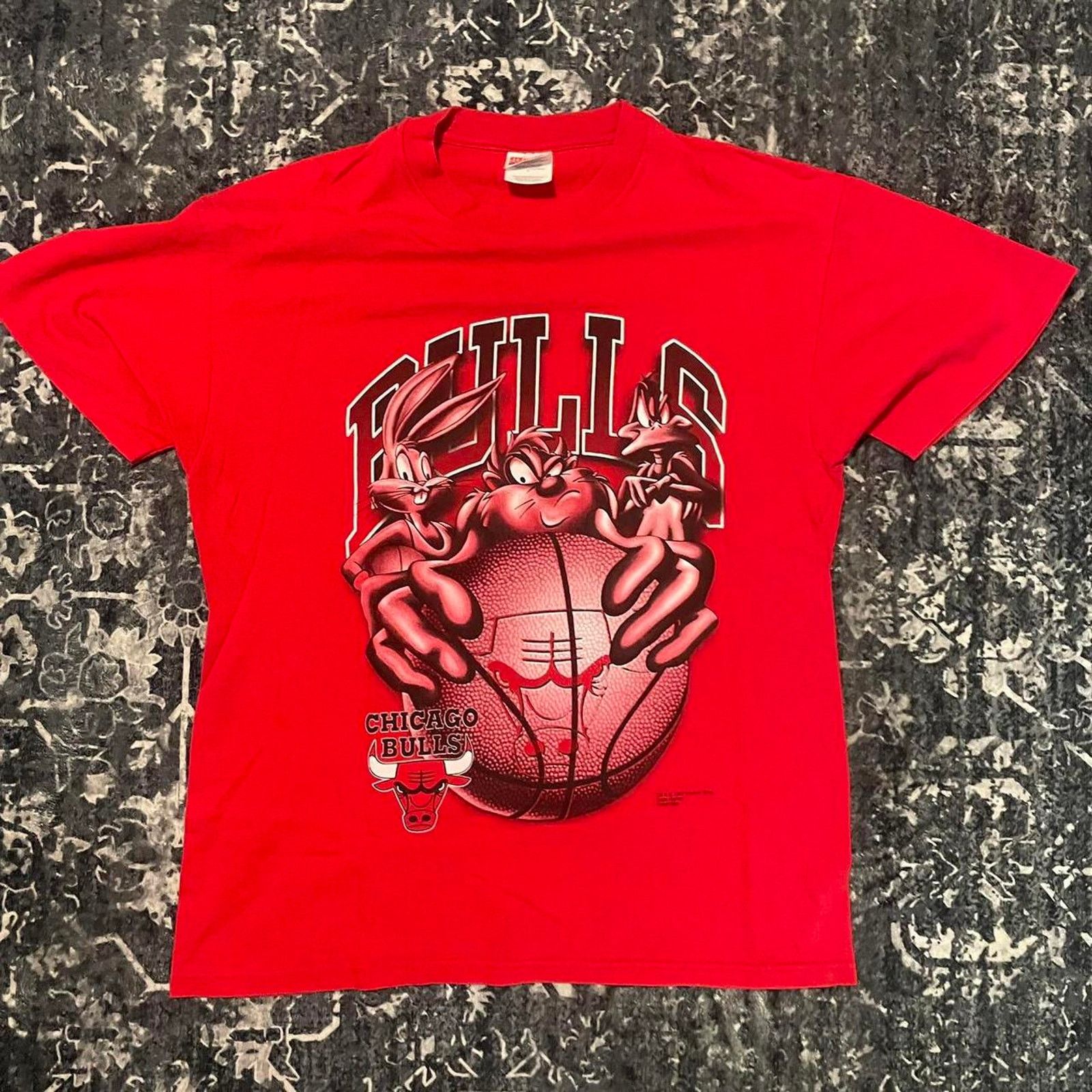 Vintage 1997 warner bros looney tunes Chicago Bulls tee Size US L / EU 52-54 / 3 - 2 Thumbnail