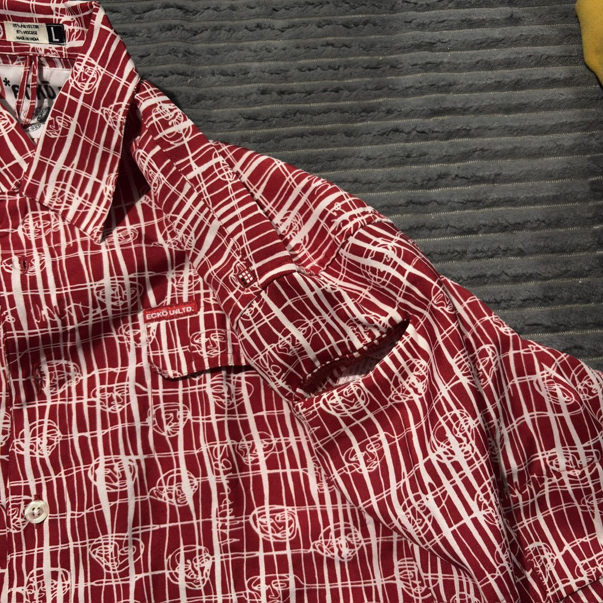 Ecko Unltd. Ecko Unltd. men's red and white short-sleeve button-up shirt Size US L / EU 52-54 / 3 - 4 Thumbnail