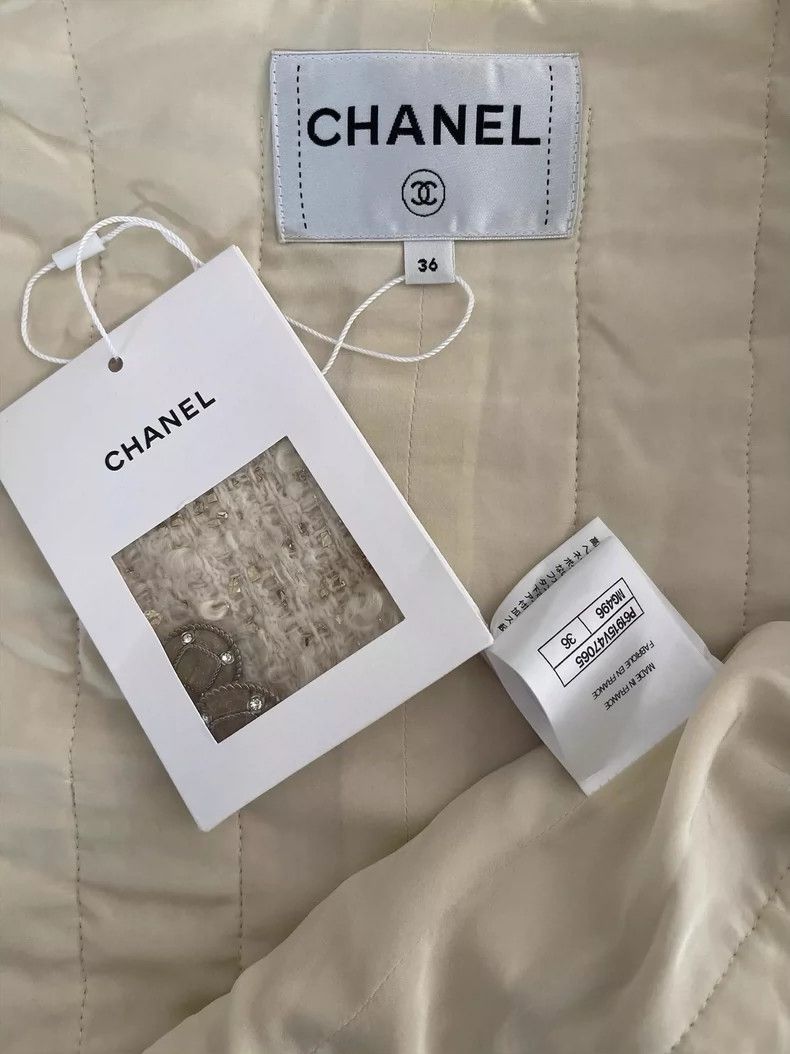 Chanel Chanel 19a Egyptian white gold slim jacket Size XXS / US 00 / IT 34 - 3 Thumbnail