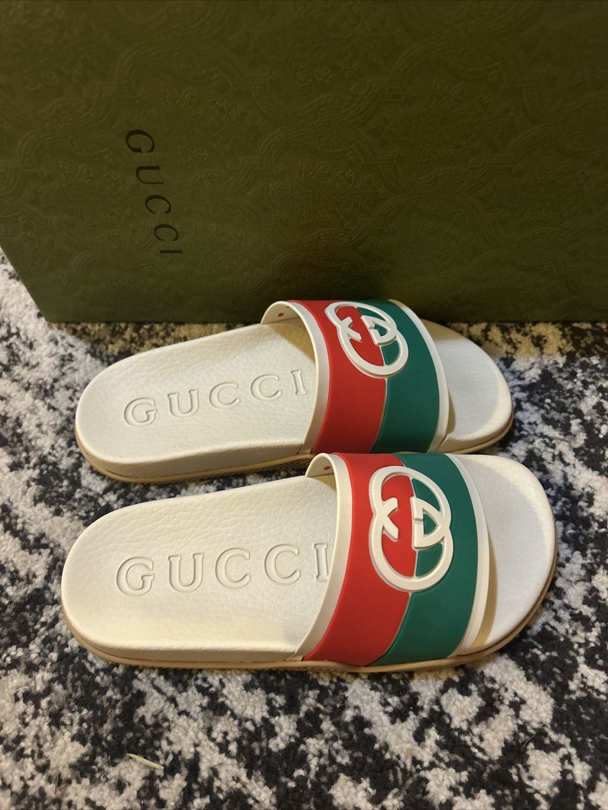 Gucci Gucci GG Interlocking Logo Rubber Sandals Slides Size US 7 / IT 37 - 3 Thumbnail