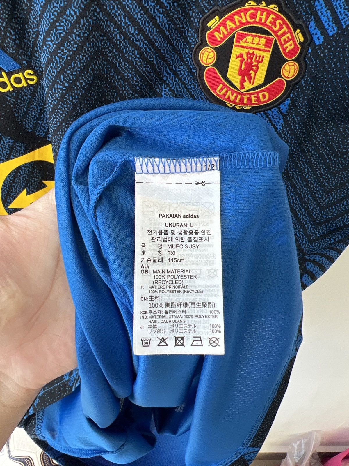 Adidas (L) Manchester United 2021-22 Third Shirt Maguire #5 Kit Size US L / EU 52-54 / 3 - 7 Thumbnail