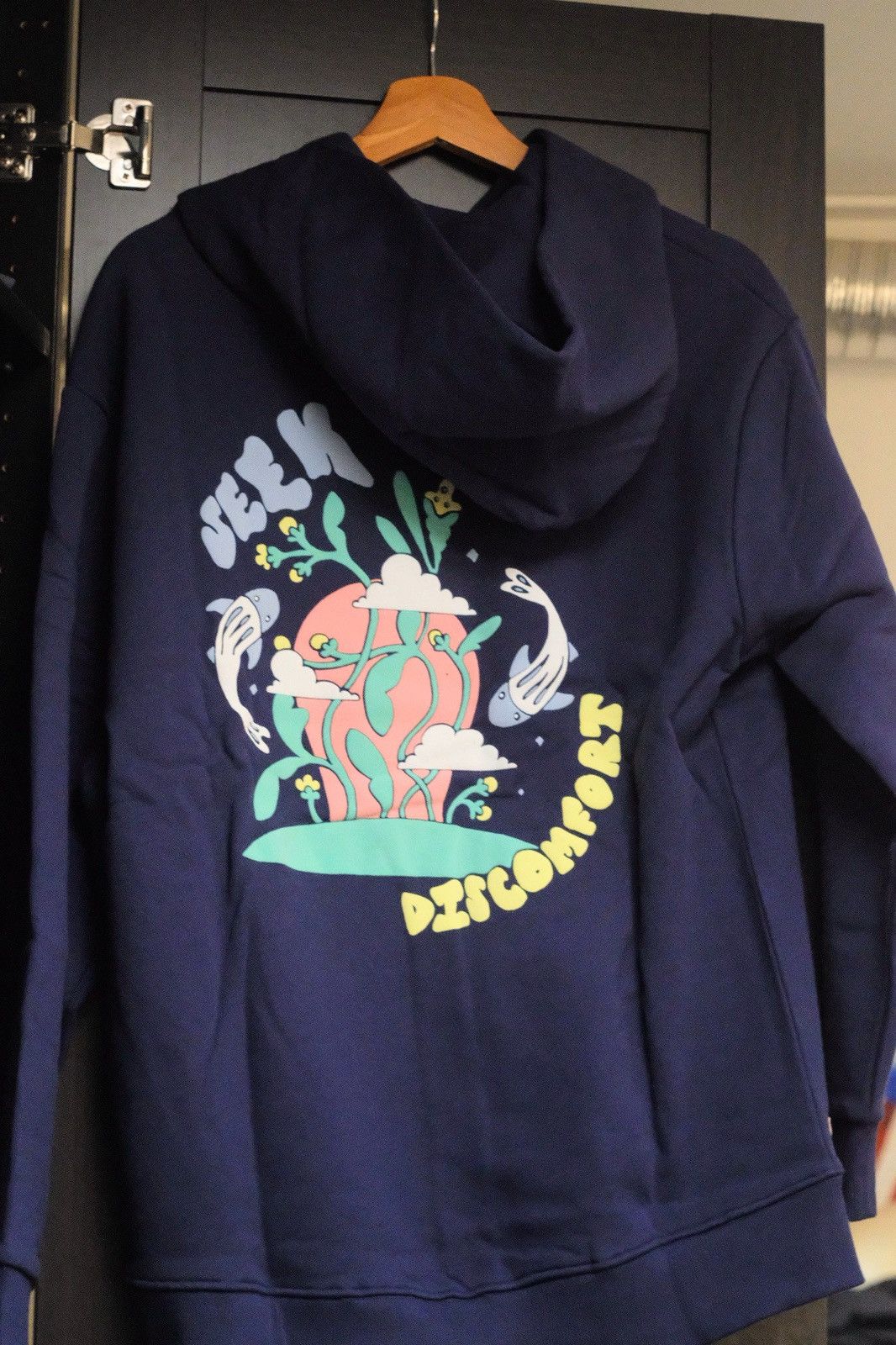 Other Seek Discomfort Ocean Hoodie sz S NWT Size US S / EU 44-46 / 1 - 1 Thumbnail