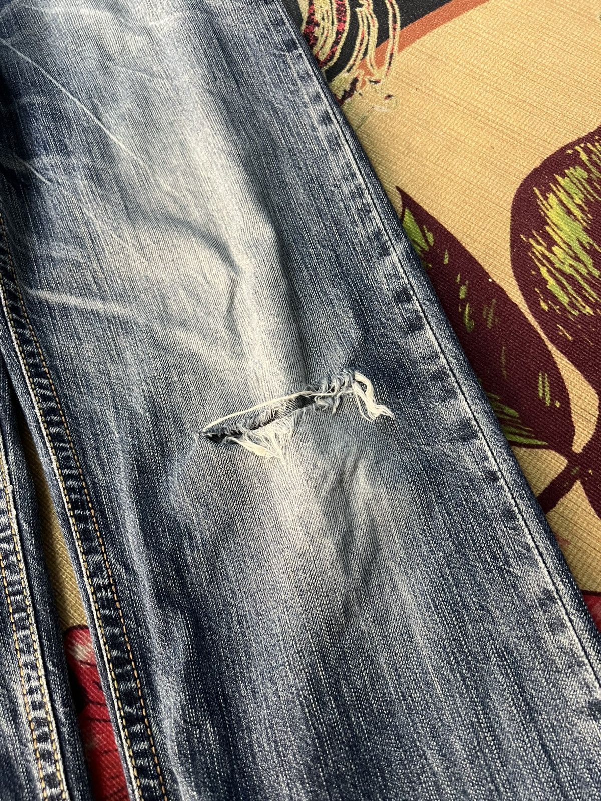 Edwin × Japanese Brand × Vintage EDWIN EXCLUSIVE VINTAGE BUFFALO HEAD DISTRESS JEANS Size US 29 - 6 Thumbnail