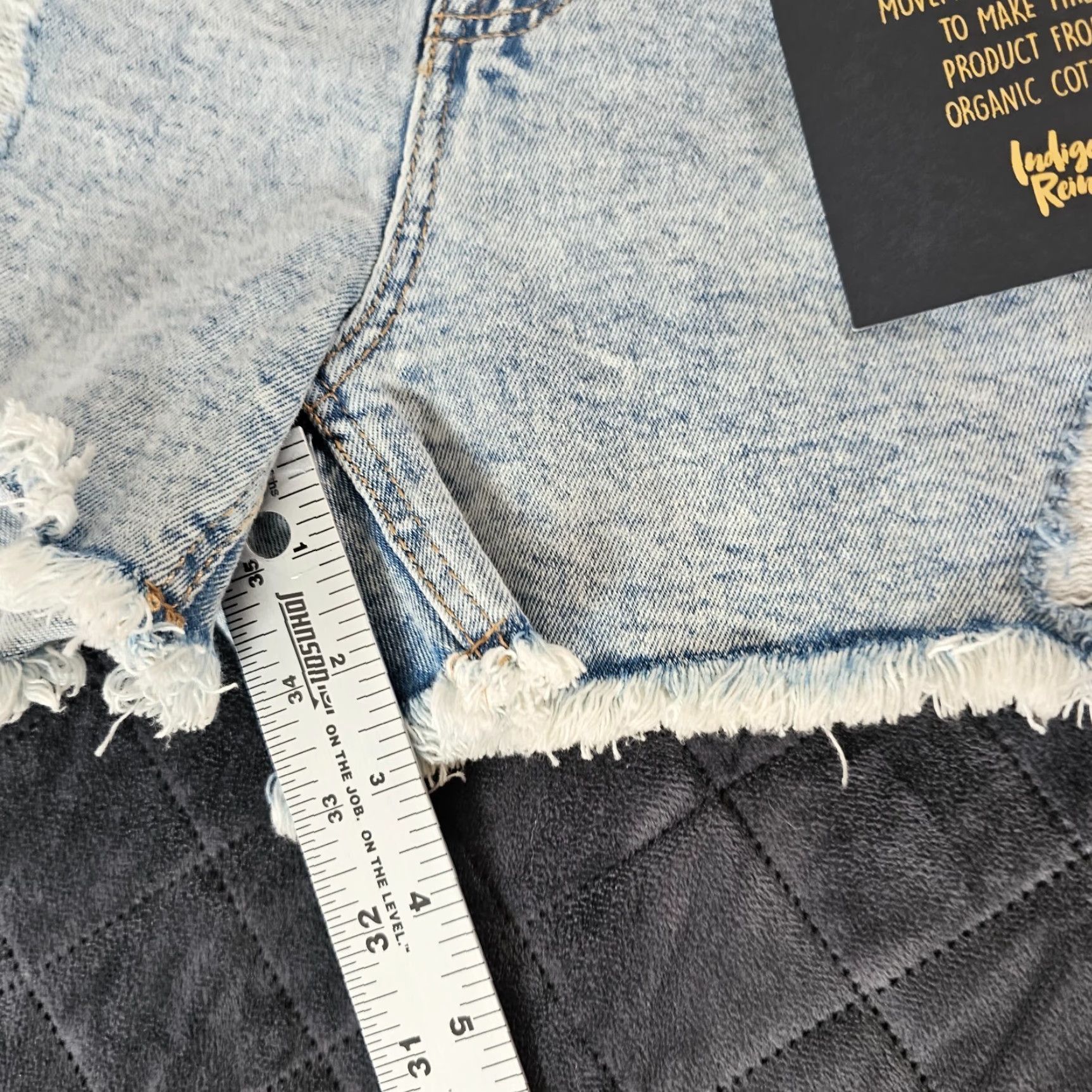Vintage Indigo Rein Women's Super High Rise Jean Shorts Size 5 Light Wash Blue Denim Size 26" / US 2 / IT 38 - 7 Thumbnail