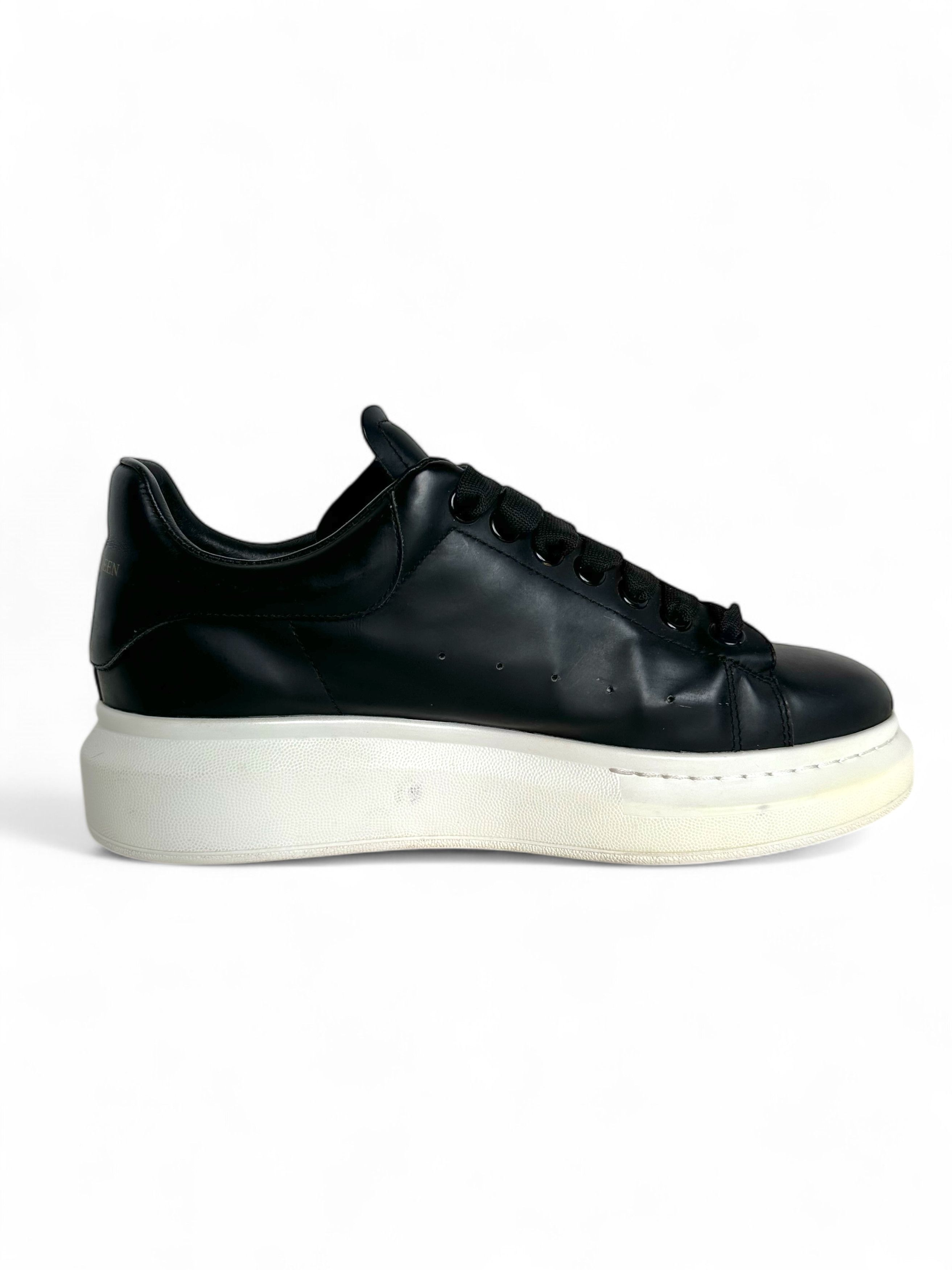 Alexander McQueen Alexander McQueen Oversized Sneakers Black EU40/US10 Size US 10 / IT 40 - 4 Thumbnail