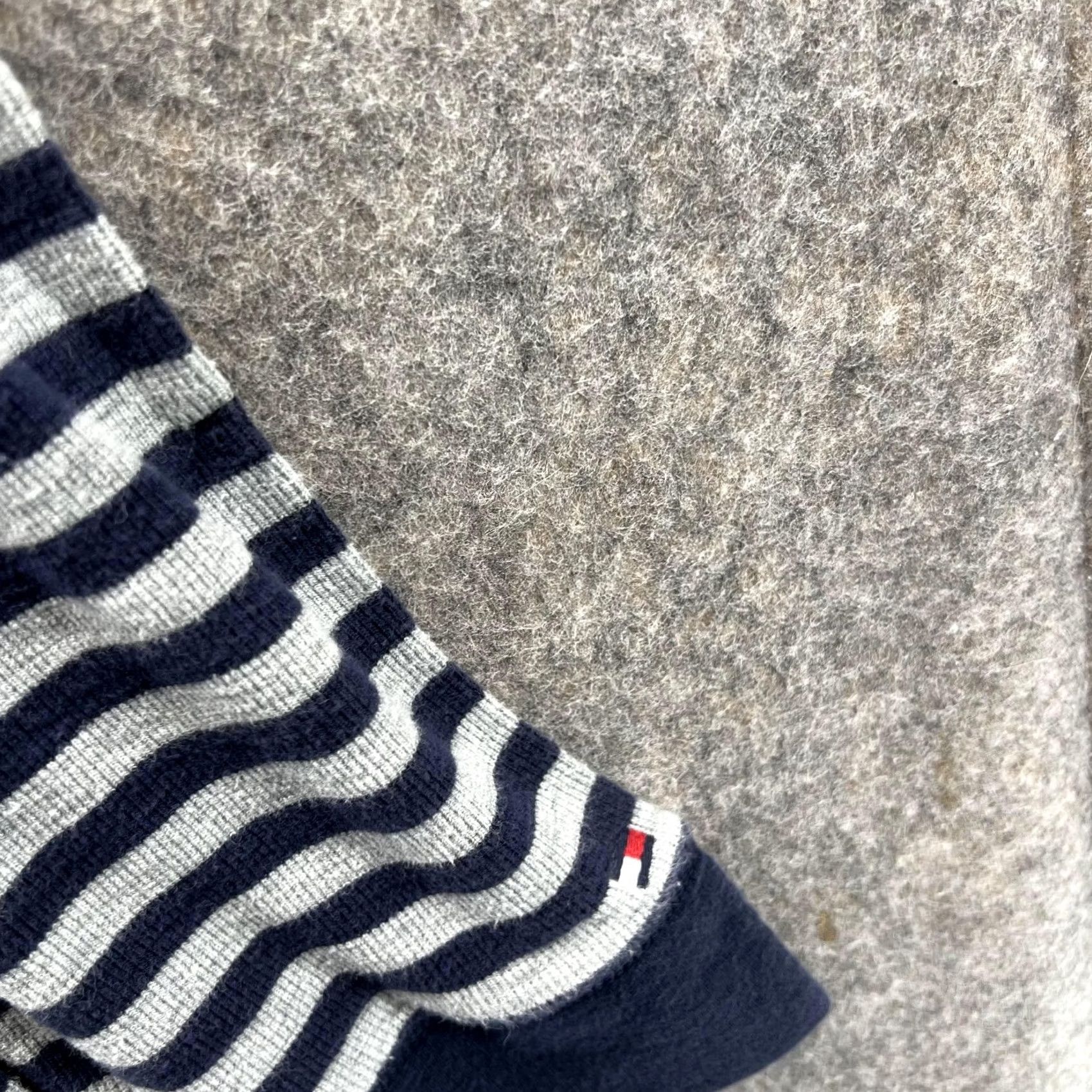 Tommy Hilfiger Tommy Hilfiger Sweater Men XL Blue Gray Striped Pullover Crew Neck Knit Shirt/Men’s Regular Fit Sweatshirt Size US XL / EU 56 / 4 - 6 Thumbnail