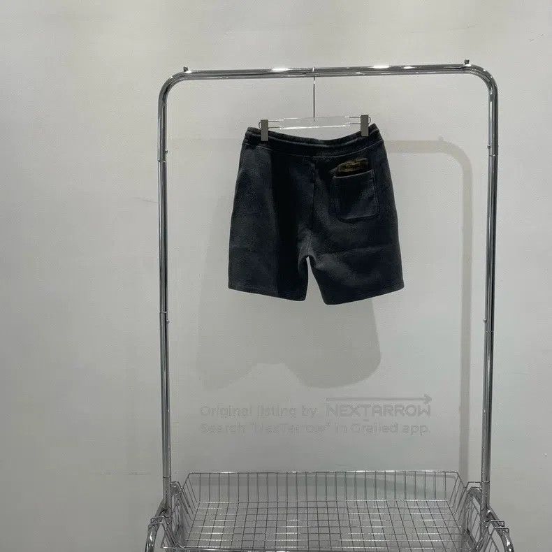 Louis Vuitton Louis Vuitton size s Back Instruction Shorts Size US 28 / EU 44 - 2 Thumbnail