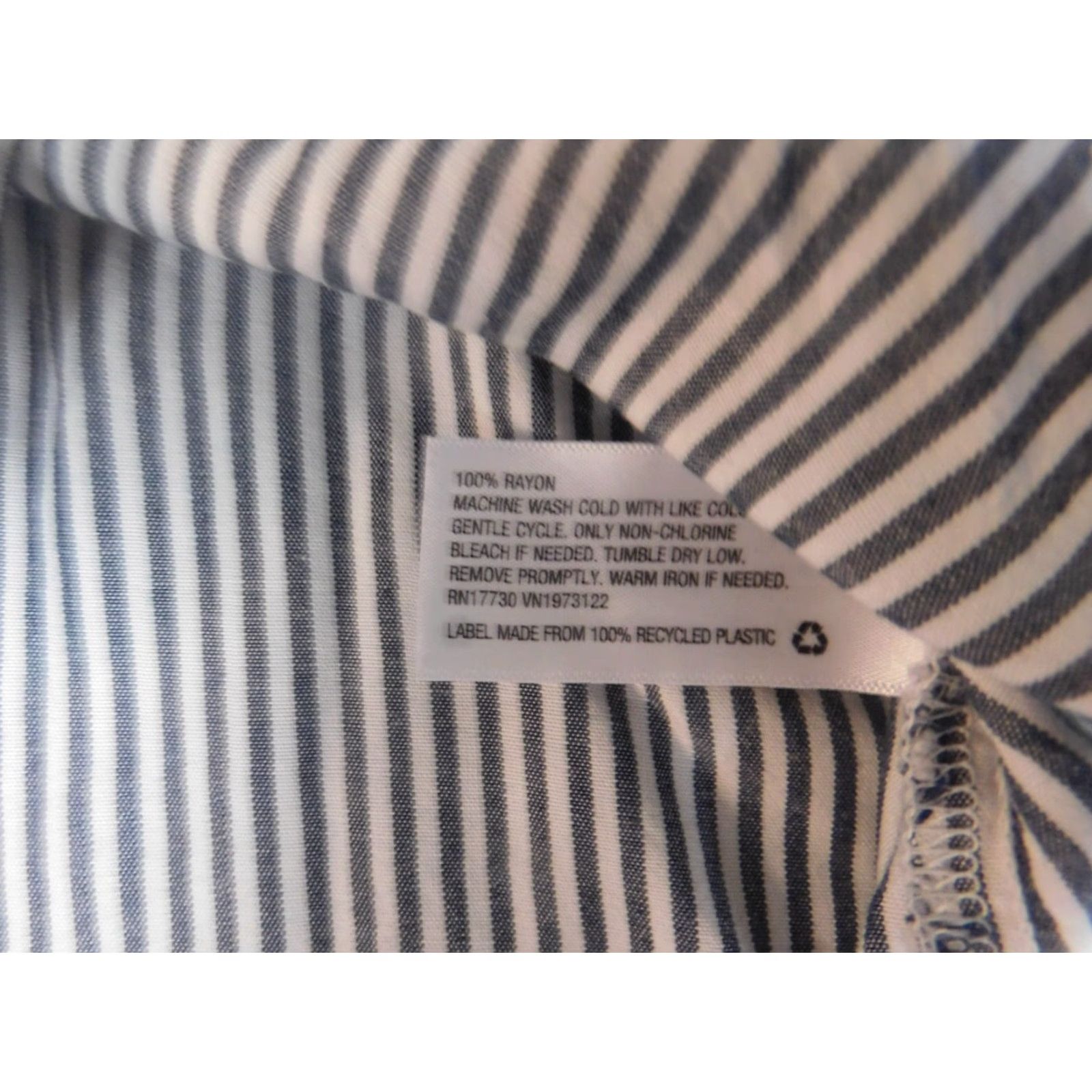 Vintage Universal Thread Womens Blouse XS Gray Striped Crew Neck Button Down Short Sleeve Casual Regular Ruffle Size XS / US 0-2 / IT 36-38 - 6 Thumbnail