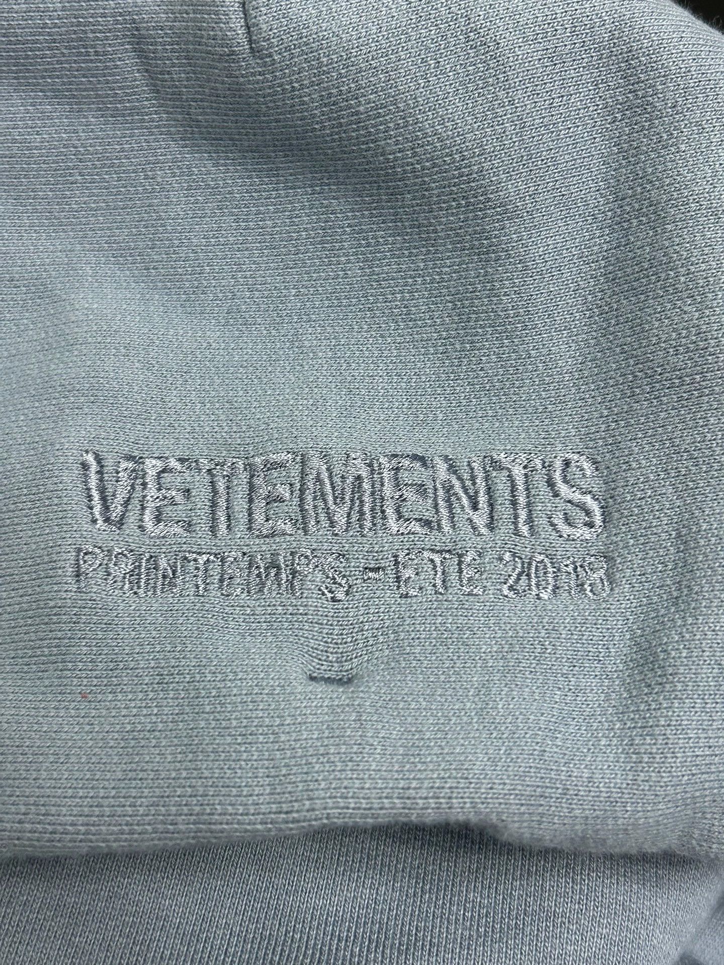 Vetements Vetements Off-Shoulder Sweatshirt Size XS / US 0-2 / IT 36-38 - 3 Thumbnail
