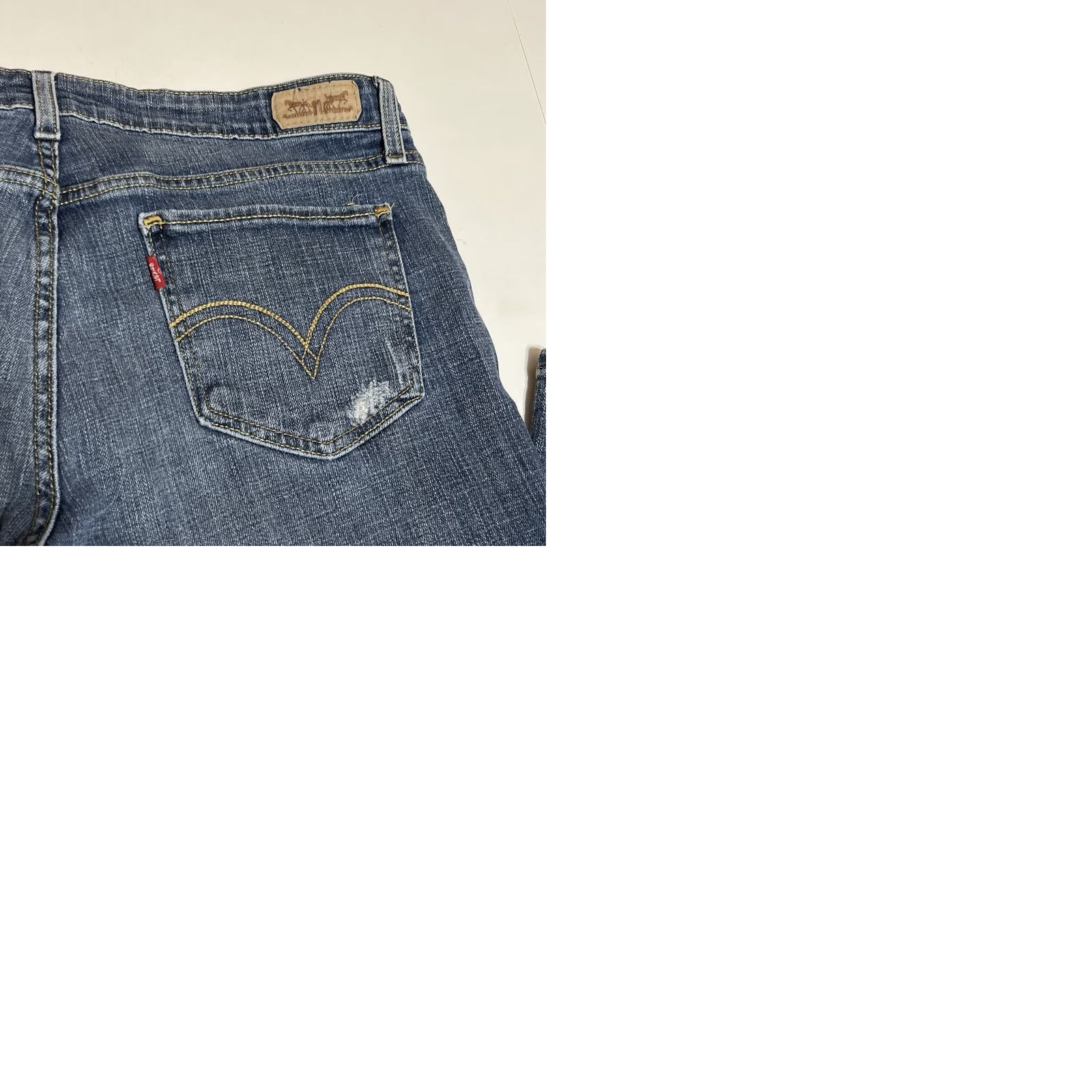 Levi's Levis 518 Jeans Womens Bootcut Jeans 34x31 Blue Denim Y2K Retro Stretch 5-Pocket Regular Rise Mid 8.5-10.5in Leather? (Note: avoid adding new info) Size 34" / US 12 / IT 48 - 9 Thumbnail