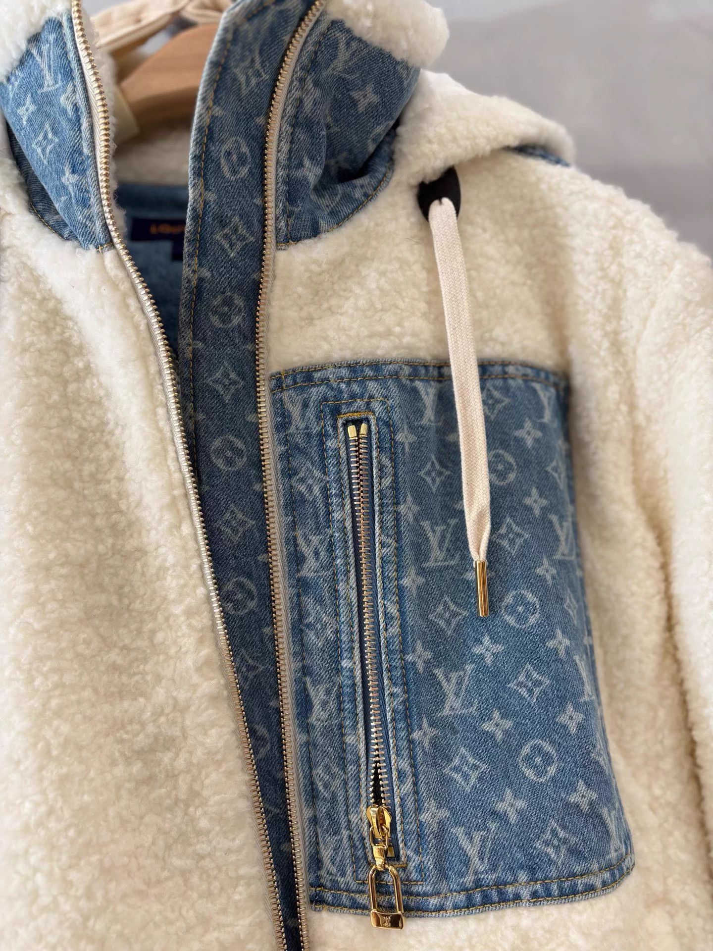 Louis Vuitton LV Snowboard Denim Logo White Shearling Jacket Size XS / US 0-2 / IT 36-38 - 4 Thumbnail