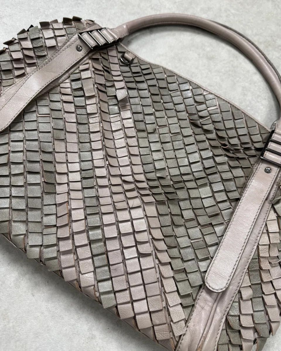 Burberry Burberry Grey Leather Textured Handle Bag Size ONE SIZE - 5 Thumbnail