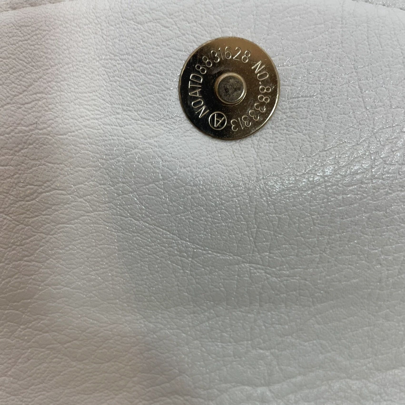 Vintage Miztique White Leather Shoulder Strap Purse Cut Out Designs Front Pre Owned Casual Shoulder Bag Adults Medium 9x6 in Gold Hardware Womens Size ONE SIZE - 6 Thumbnail
