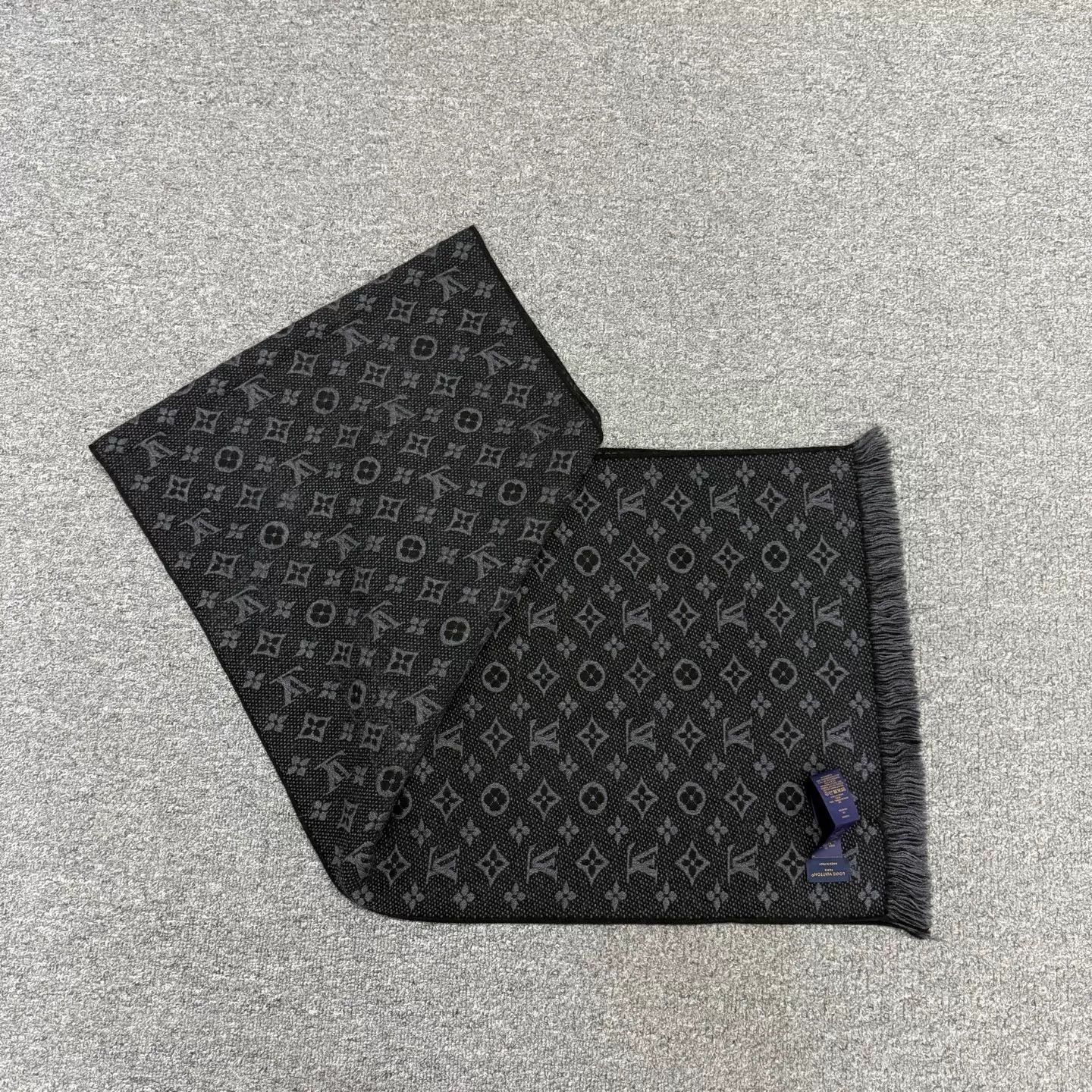 Louis Vuitton LV Monogram Black & Gray Wool Tassel Scarf Unused 178x39cm Size ONE SIZE - 3 Thumbnail