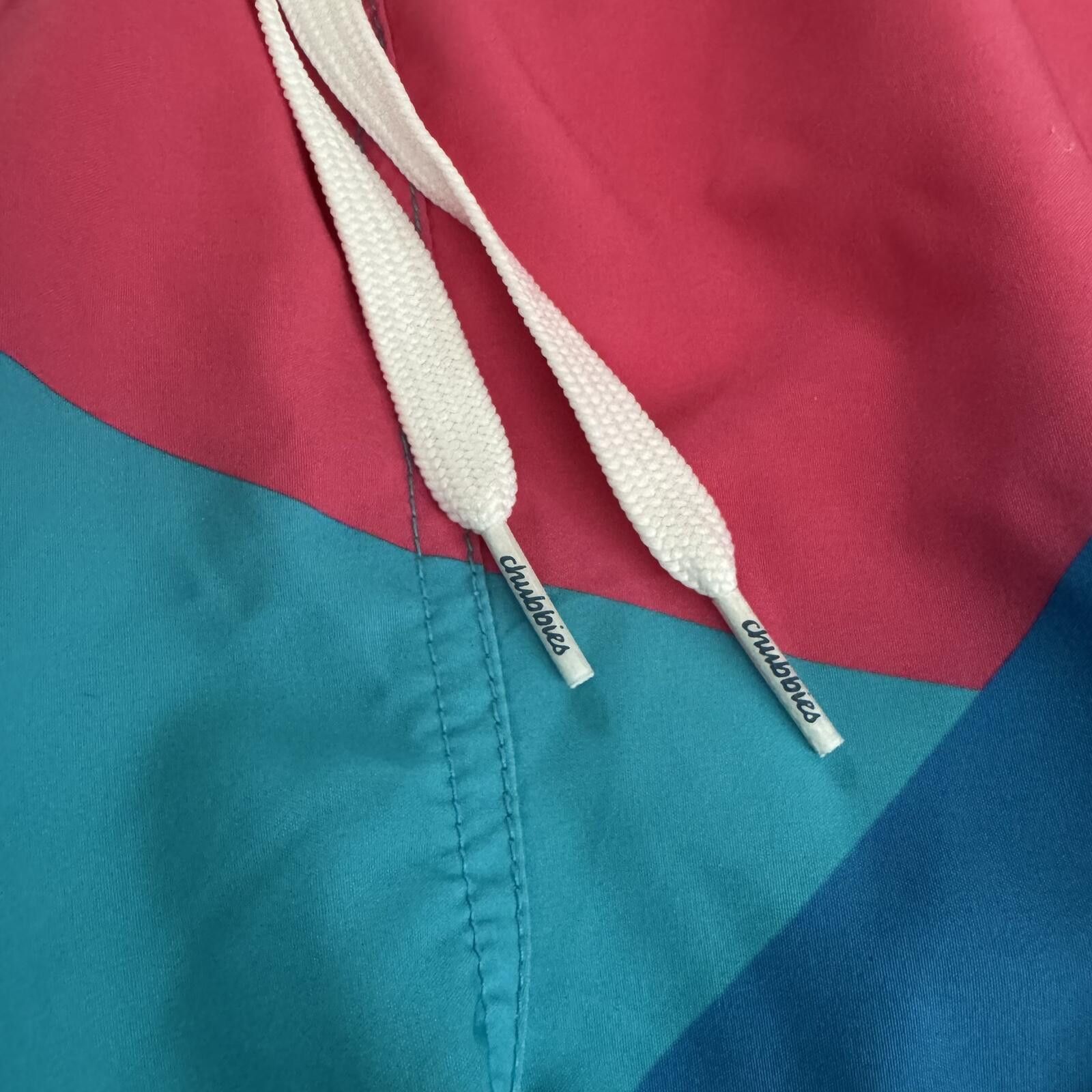 Chubbies Chubbies- Large 5.5" Colorblock Swim Trunks Size US 34 / EU 50 - 3 Thumbnail
