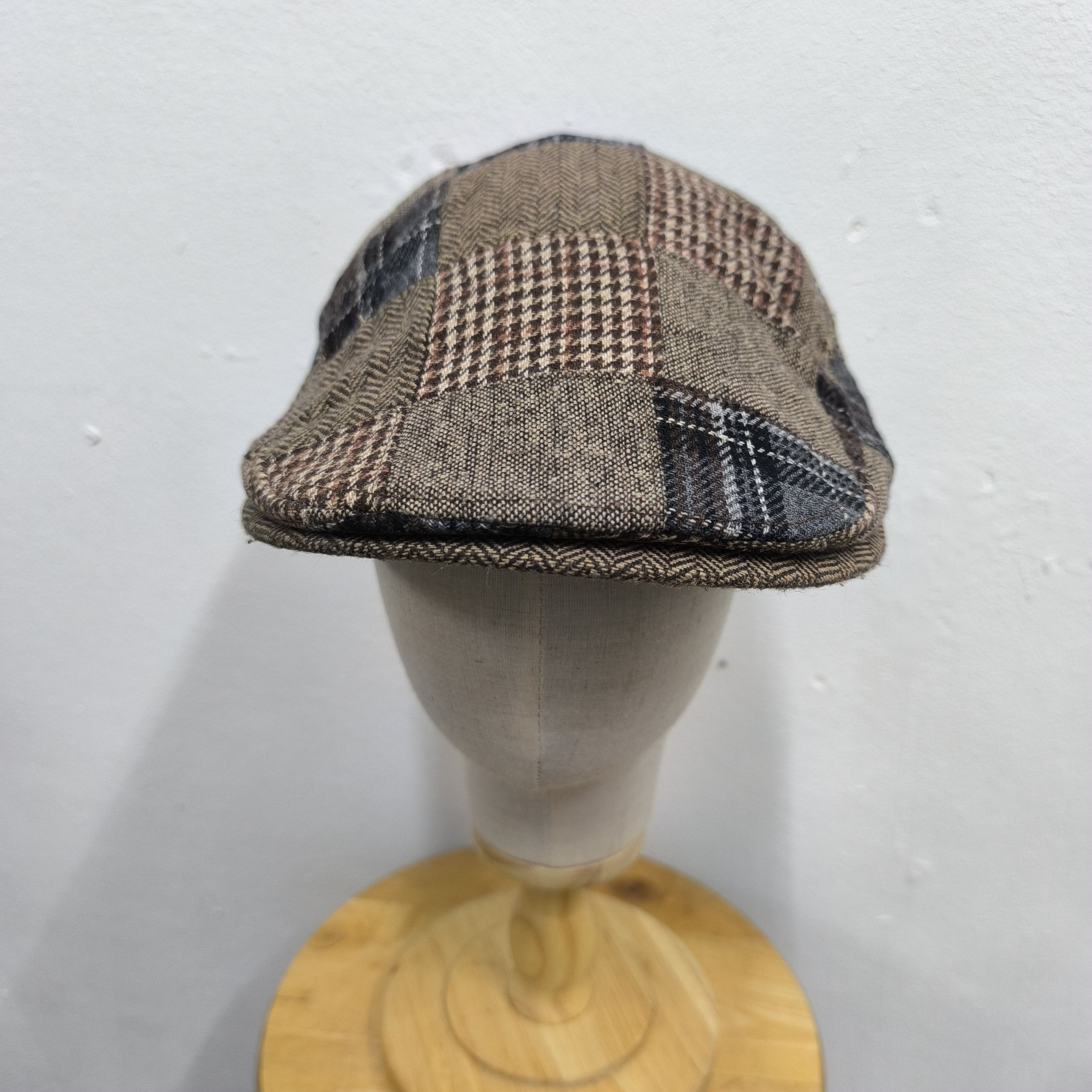 Japanese Brand 🌊 Japanese brand escape patchwork wool baretta flat hat Size ONE SIZE - 2 Thumbnail