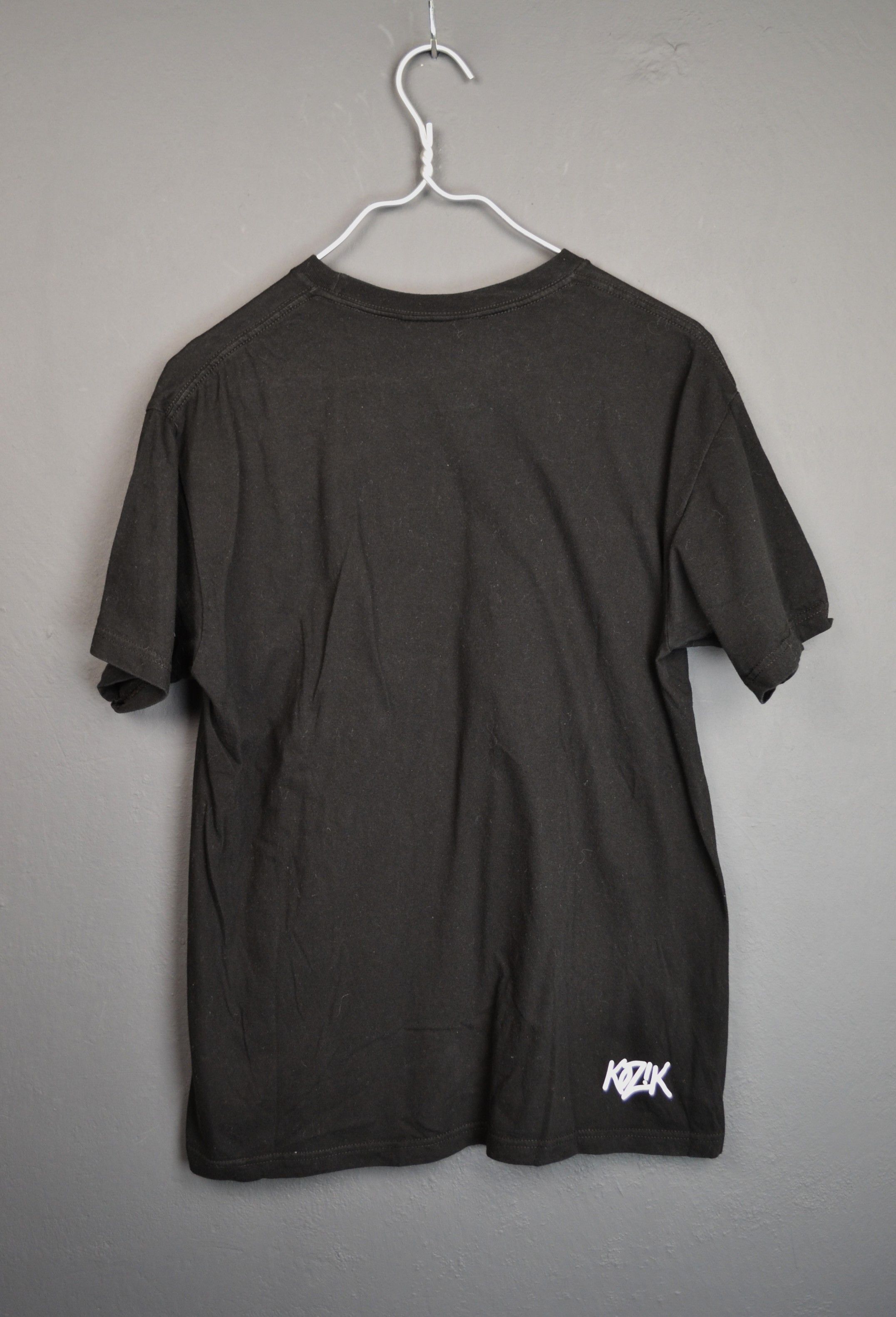 Kid Robot KidRobot Men's M Black T-shirt‎ Upside done Smoking Size US M / EU 48-50 / 2 - 5 Thumbnail