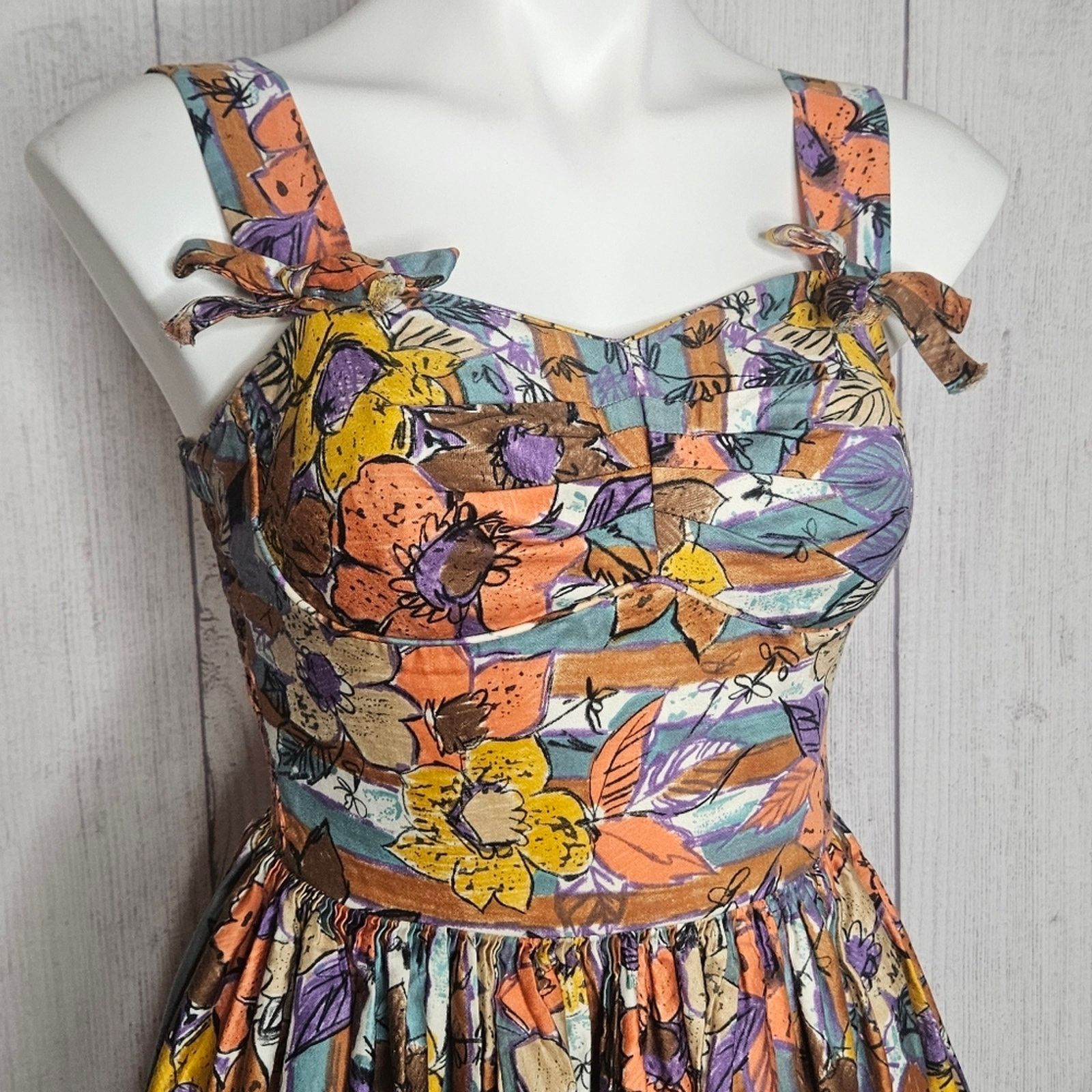 Vintage VTG 50s Candy Jones California Floral Smocked Sundress, sz S Size S / US 4 / IT 40 - 3 Thumbnail