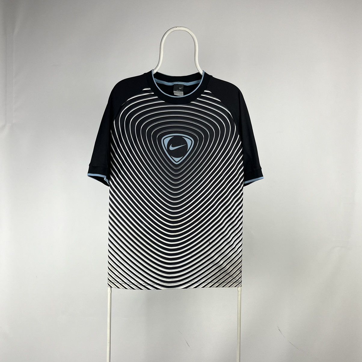 Nike Nike soccer Tshirt size Large center logo Size US L / EU 52-54 / 3 - 1 Thumbnail