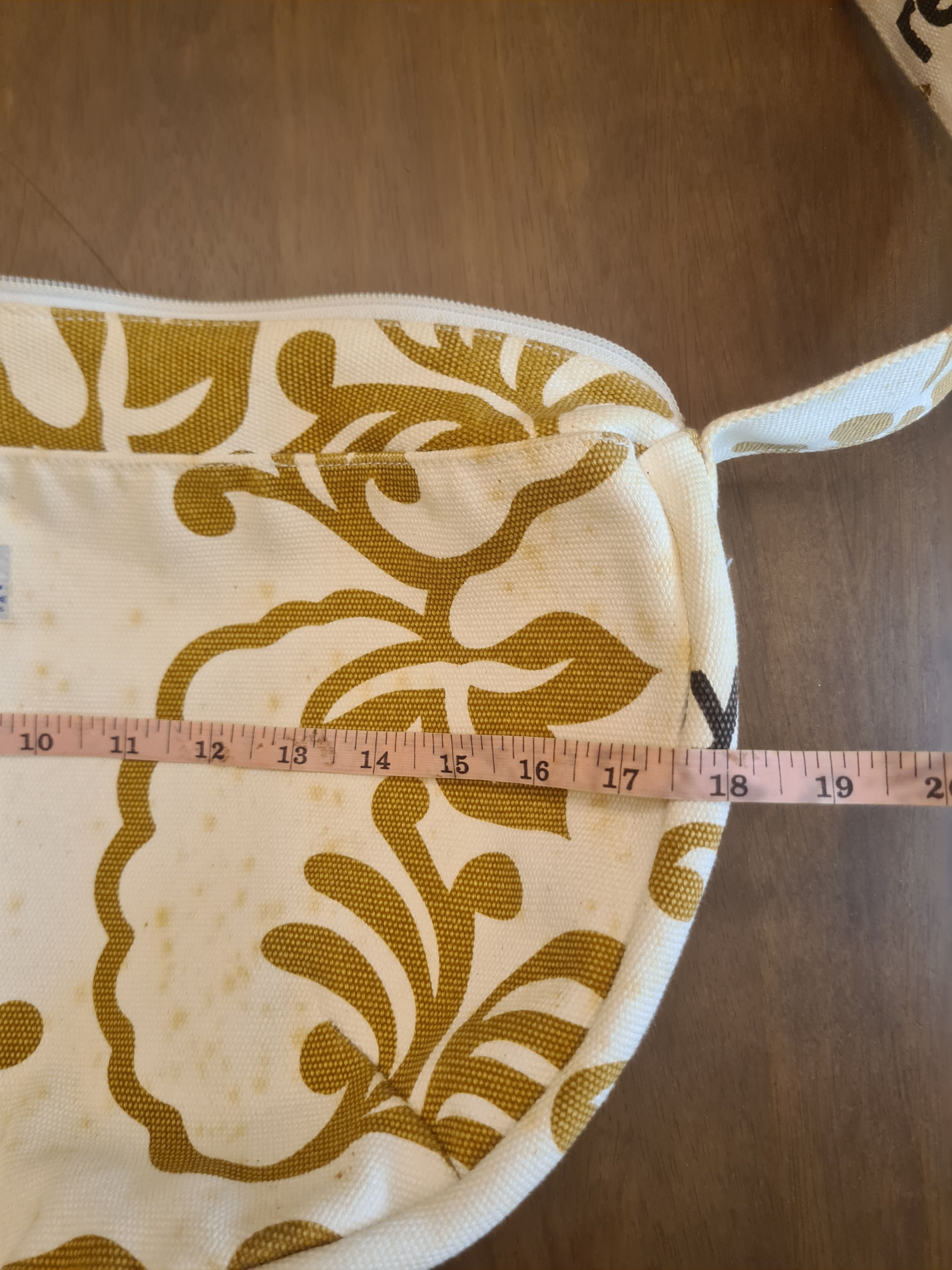 Reyn Spooner Reyn spooner banana newspaper slingbag Size ONE SIZE - 7 Thumbnail