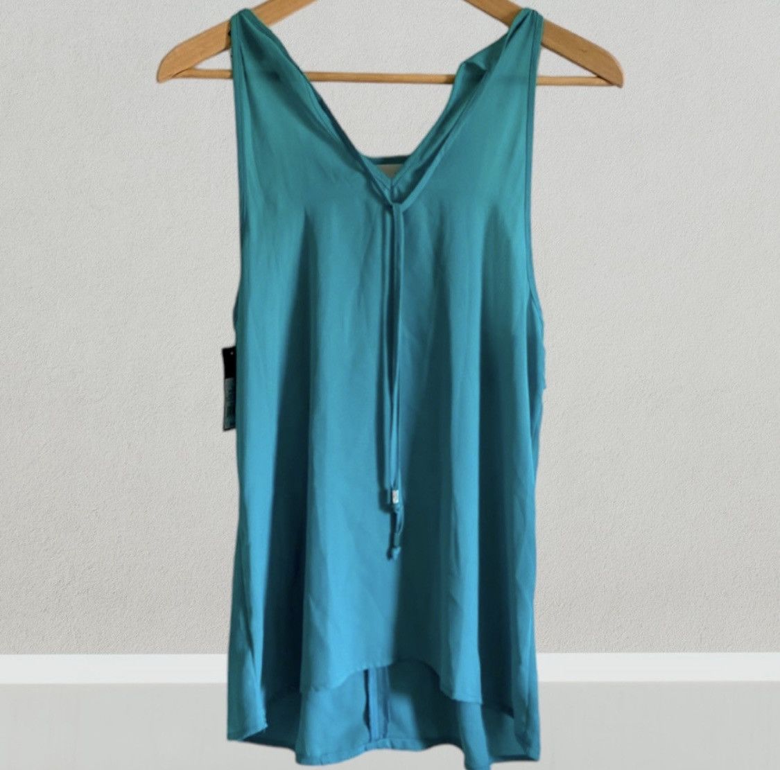 Mossimo TURQUOISE SLEEVELESS RUFFLE CUTOUT TANK TOP BLOUSE Size M / US 6-8 / IT 42-44 - 10 Thumbnail