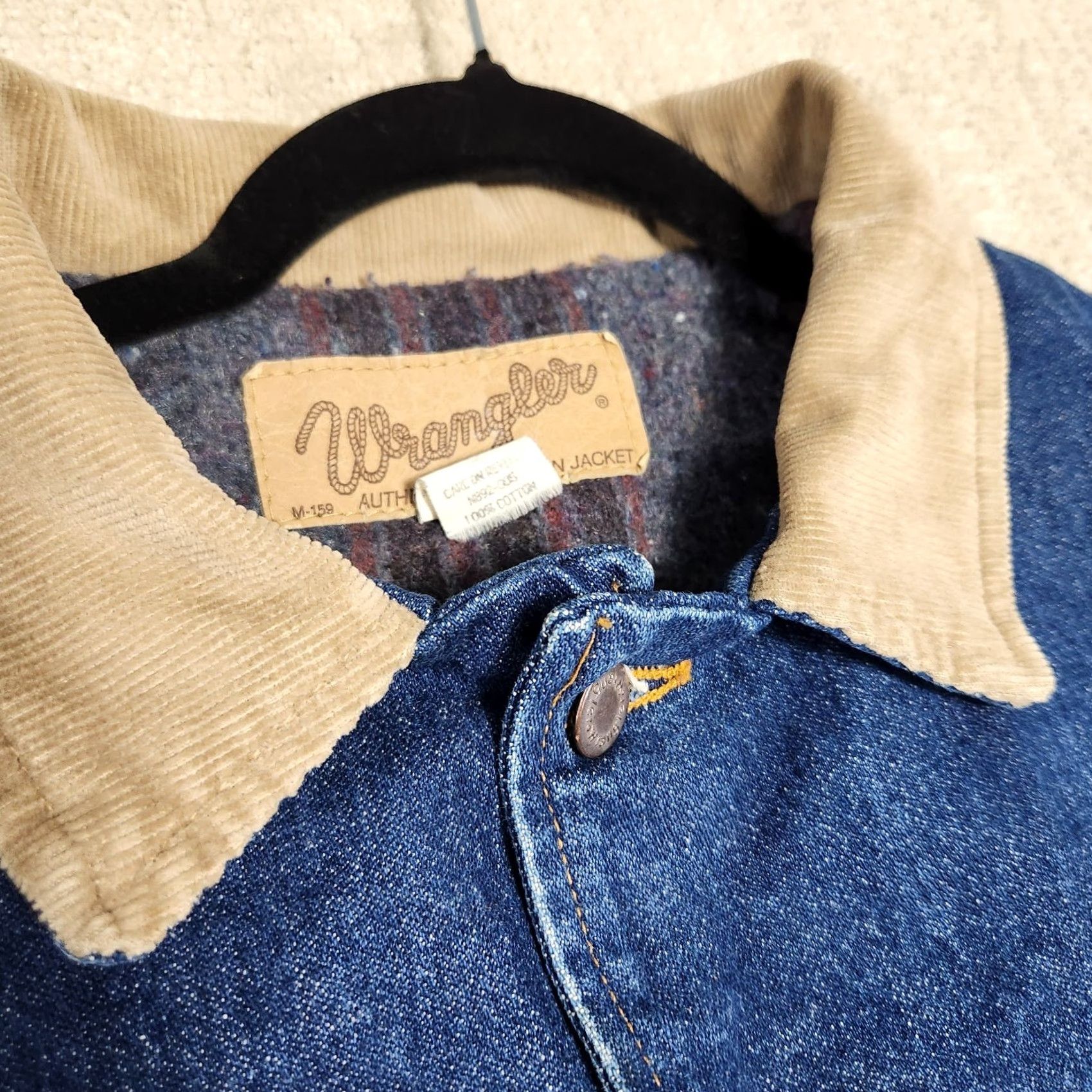 Wrangler VINTAGE Wrangler Denim Trucker Jacket Men 46 Denim Jacket Blue 80s USA Western Rodeo Lined Cardigan Bomber Style Jacket Mens Size 46 Size US S / EU 44-46 / 1 - 5 Thumbnail