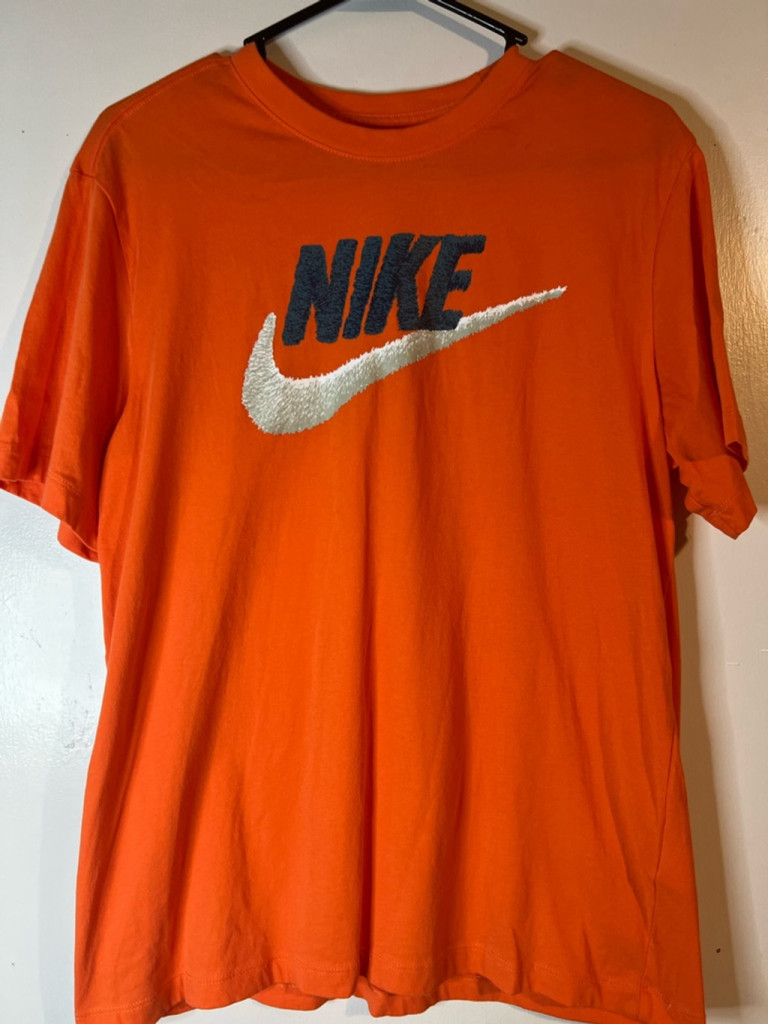 Nike Men's Nike T-shirt Size M Orange Size US M / EU 48-50 / 2 - 1 Thumbnail
