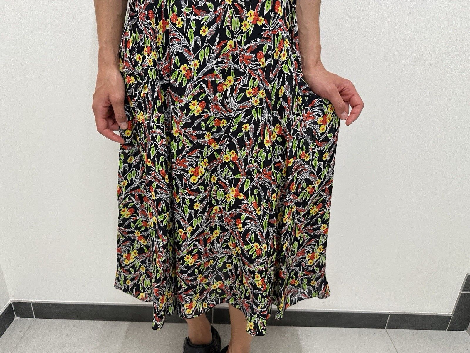 Polo Ralph Lauren Polo Ralph Lauren Silk Viscose Floral Print Dress V-neck Size M / US 6-8 / IT 42-44 - 10 Thumbnail