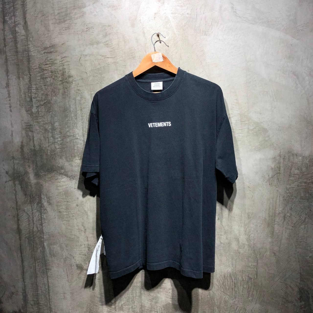 Vetements Logo Label tee