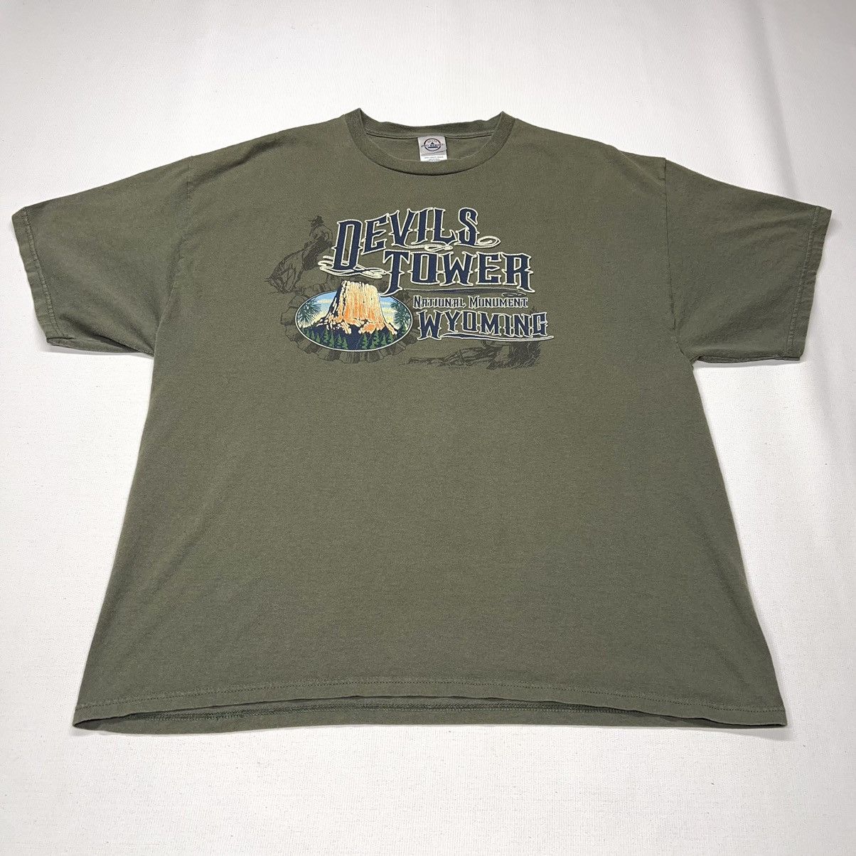 Delta Devils Tower Wyoming Tee Shirt Green National Monument Park Size US XL / EU 56 / 4 - 1 Thumbnail
