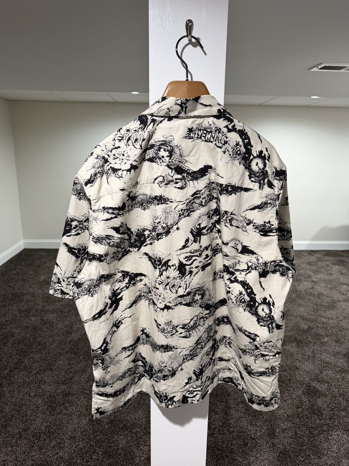 Givenchy Givenchy Matthew Williams Tiger Camo White/Black Zip Shirt Size US XL / EU 56 / 4 - 2 Thumbnail