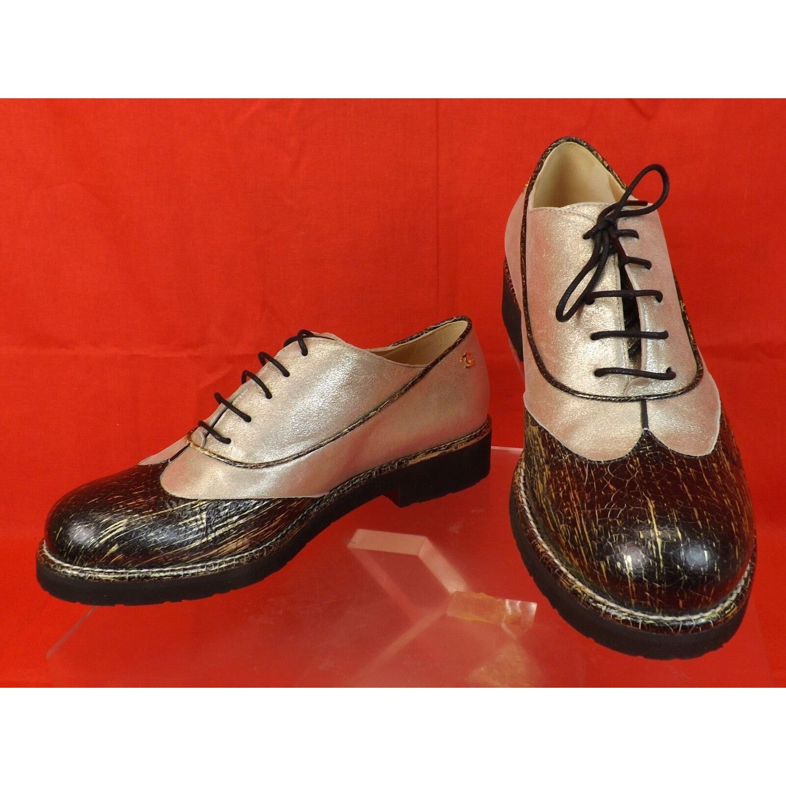 Chanel CHANEL G31564 TWO TONE BLACK LEATHER CC LOGO LACE OXFORDS 38 Size US 8 / IT 38 - 4 Thumbnail