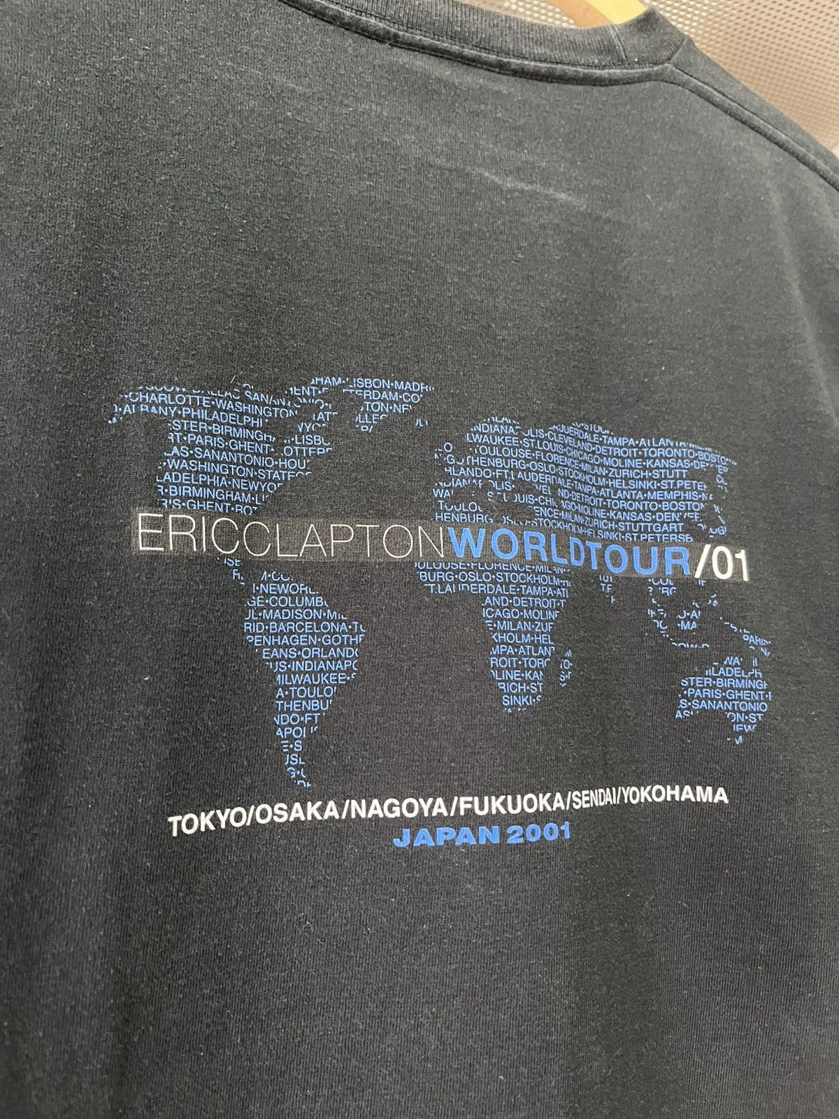 Vintage Vintage Eric Clapton 2001 World Tour Shirt Size US M / EU 48-50 / 2 - 6 Thumbnail
