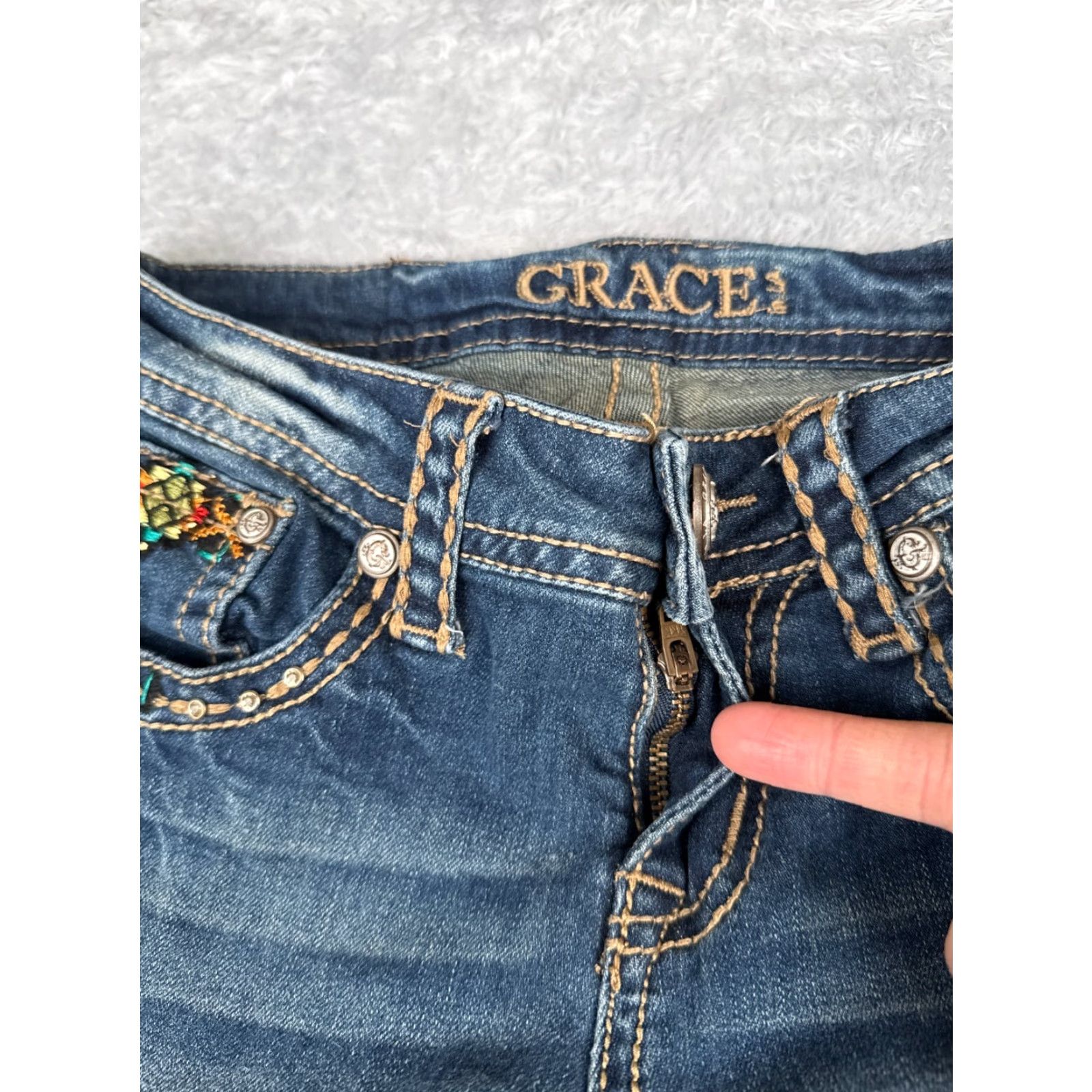 Grace in LA Grace In LA Jeans Women 26 Blue Denim Skinny Guitar Strap Southwest Native 29L Size 26" / US 2 / IT 38 - 5 Thumbnail