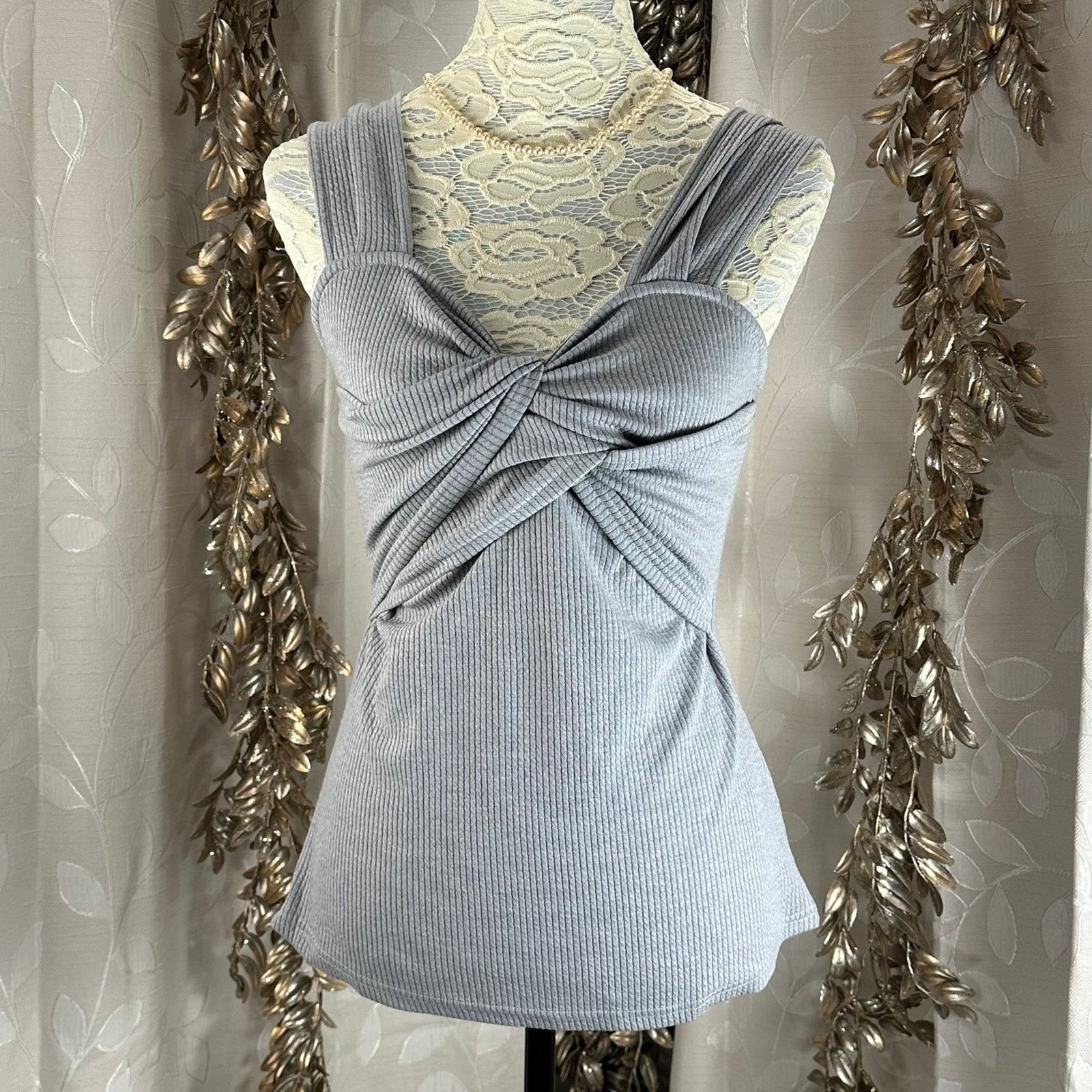 Other Listicle Women’s M Gray Ribbed Twist Front Sleeveless Top Size M / US 6-8 / IT 42-44 - 1 Thumbnail