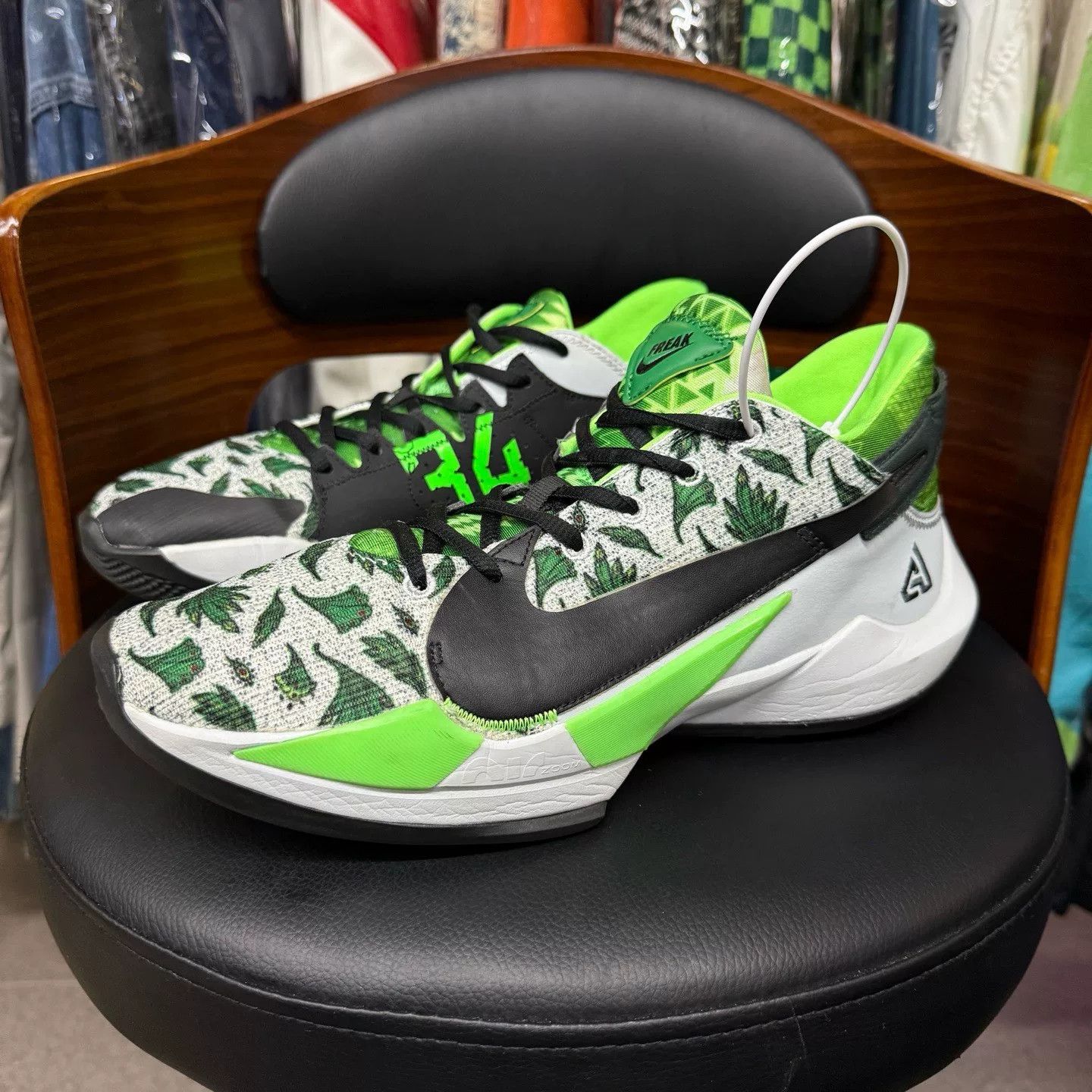 Nike Nike Green Lowtop Sneakers 43 Men Size US 10 / EU 43 - 1 Thumbnail