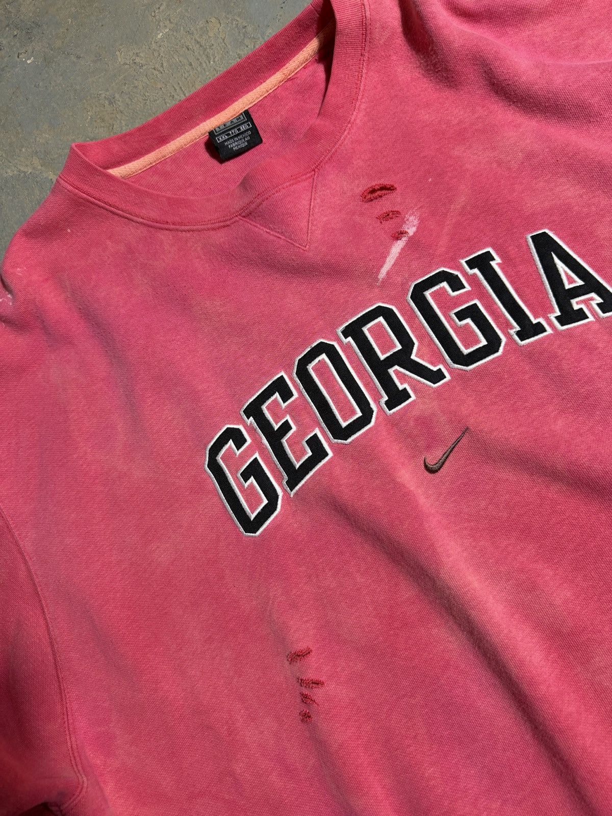 Nike Vintage Nike Faded and Distressed Georgia Bulldogs Crewneck Size US XXL / EU 58 / 5 - 4 Thumbnail