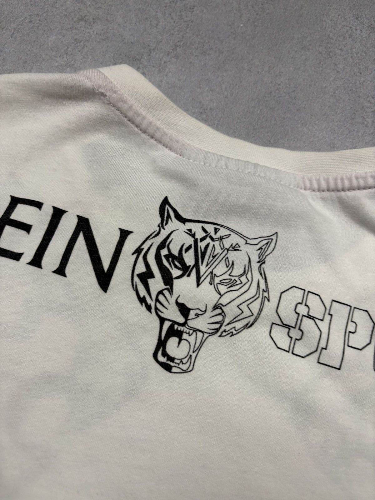 Philipp Plein Philipp Plein Sport White Twin Tiger Graphic AOP T-Shirt Y2K Size US S / EU 44-46 / 1 - 17 Thumbnail