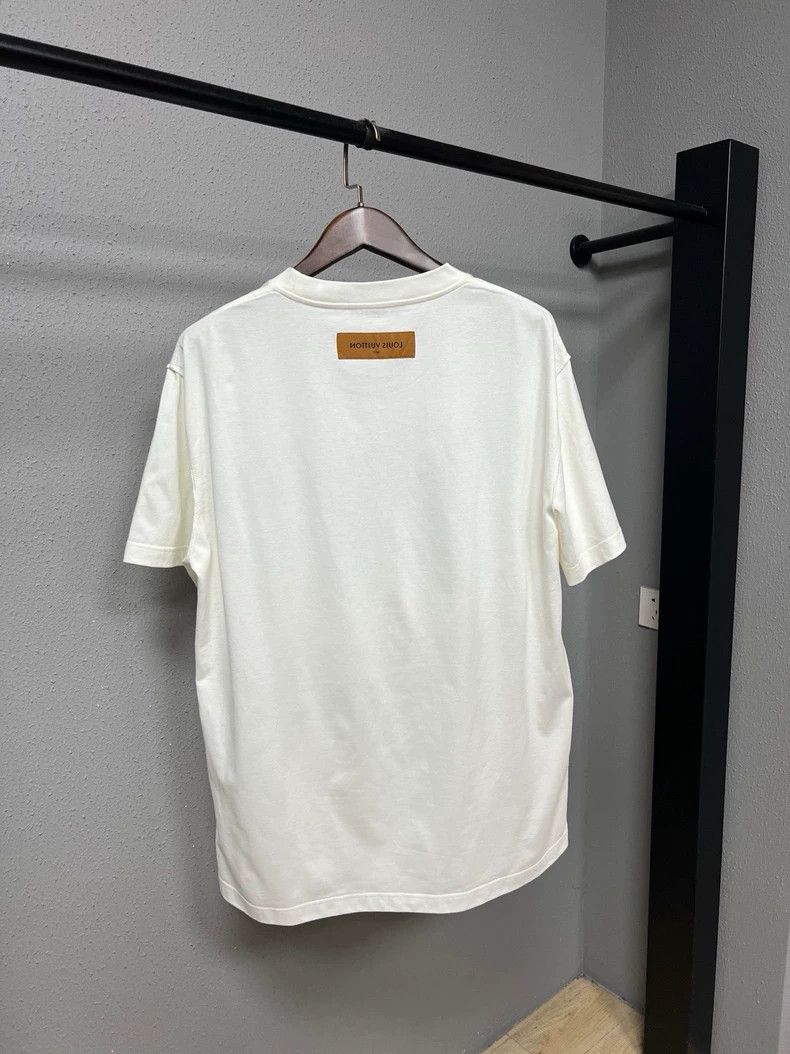 Louis Vuitton Louis Vuitton White embossed logo short sleeve Size US XL / EU 56 / 4 - 2 Thumbnail