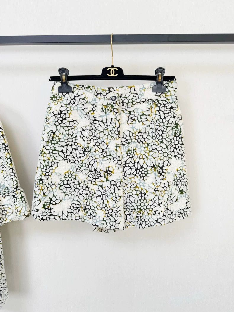 Chanel Chanel Floral Jacket and Shorts Set -2505 Size M / US 6-8 / IT 42-44 - 5 Thumbnail