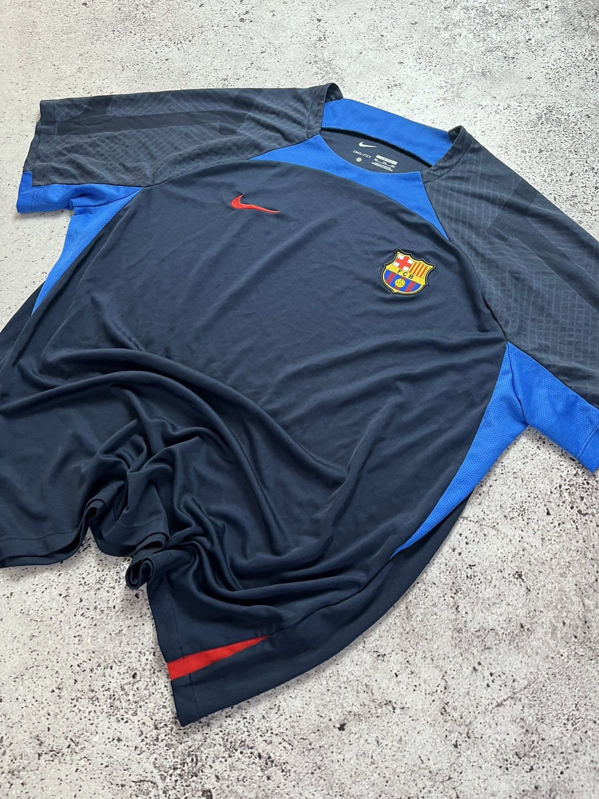 Nike Nike Barcelona Jersey Training T-Shirt 2022-2023 Size US XXL / EU 58 / 5 - 2 Thumbnail