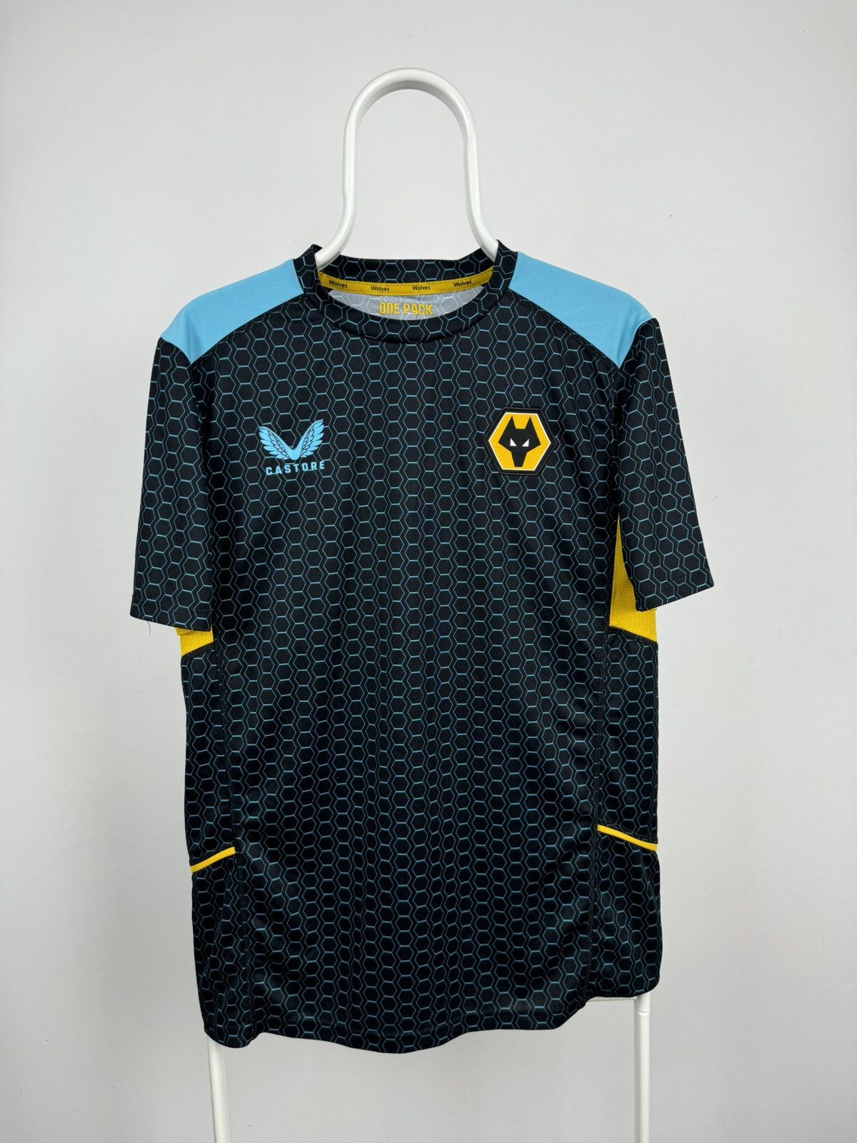 Castore Castore Wolverhampton Wanderers 2021 2022 Training Jersey Size US M / EU 48-50 / 2 - 1 Thumbnail