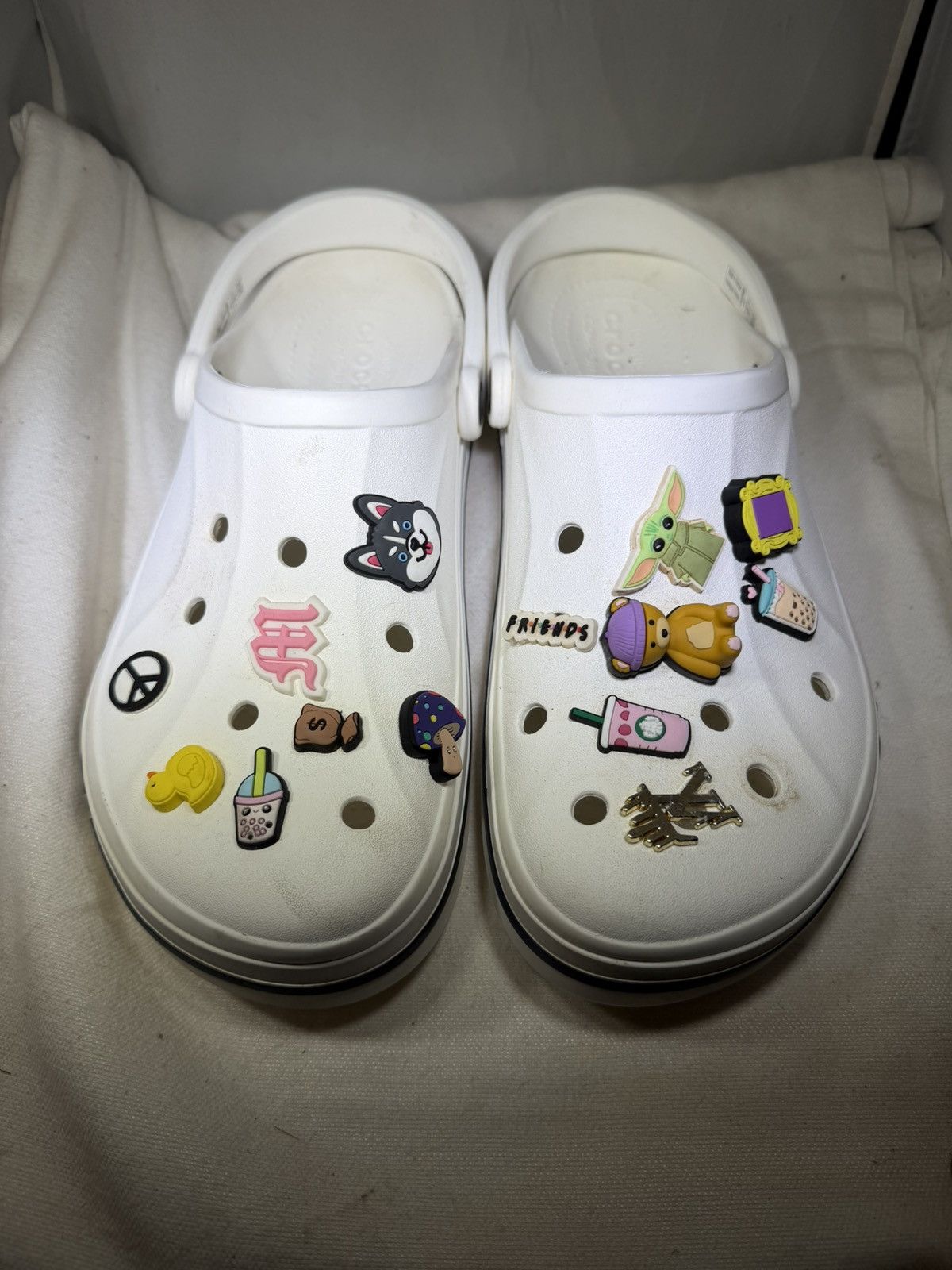 Crocs PreOwned Crocs White With Charms Men's 12 Size US 12 / EU 45 - 2 Thumbnail