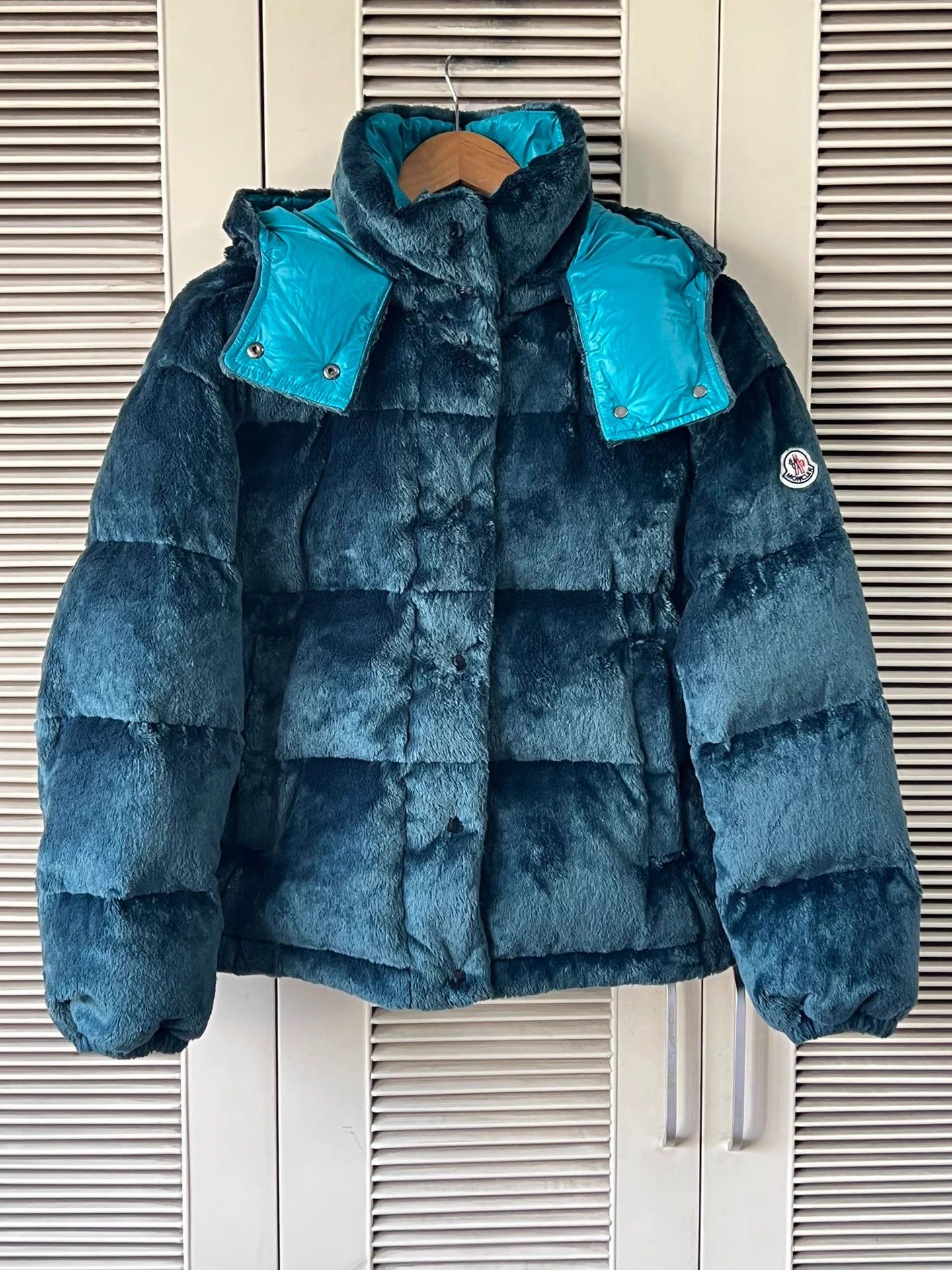 Moncler Moncler short down coat blue colorblock hooded size 0 mint Size XS / US 0-2 / IT 36-38 - 1 Thumbnail