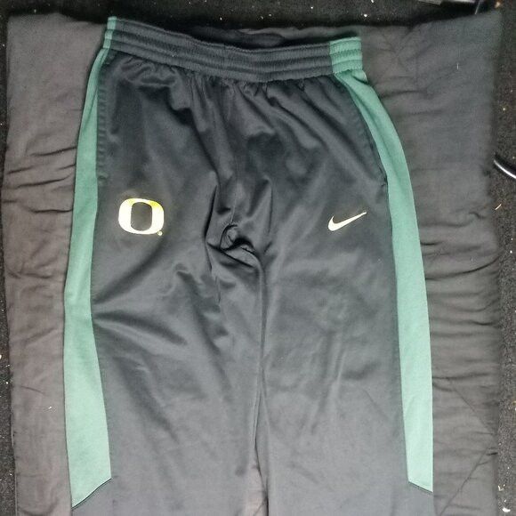 NCAA × Nike × Vintage Vintage Nike Therma-Fit Oregon Ducks Sweat Pants Joggers Size US 32 / EU 48 - 2 Thumbnail
